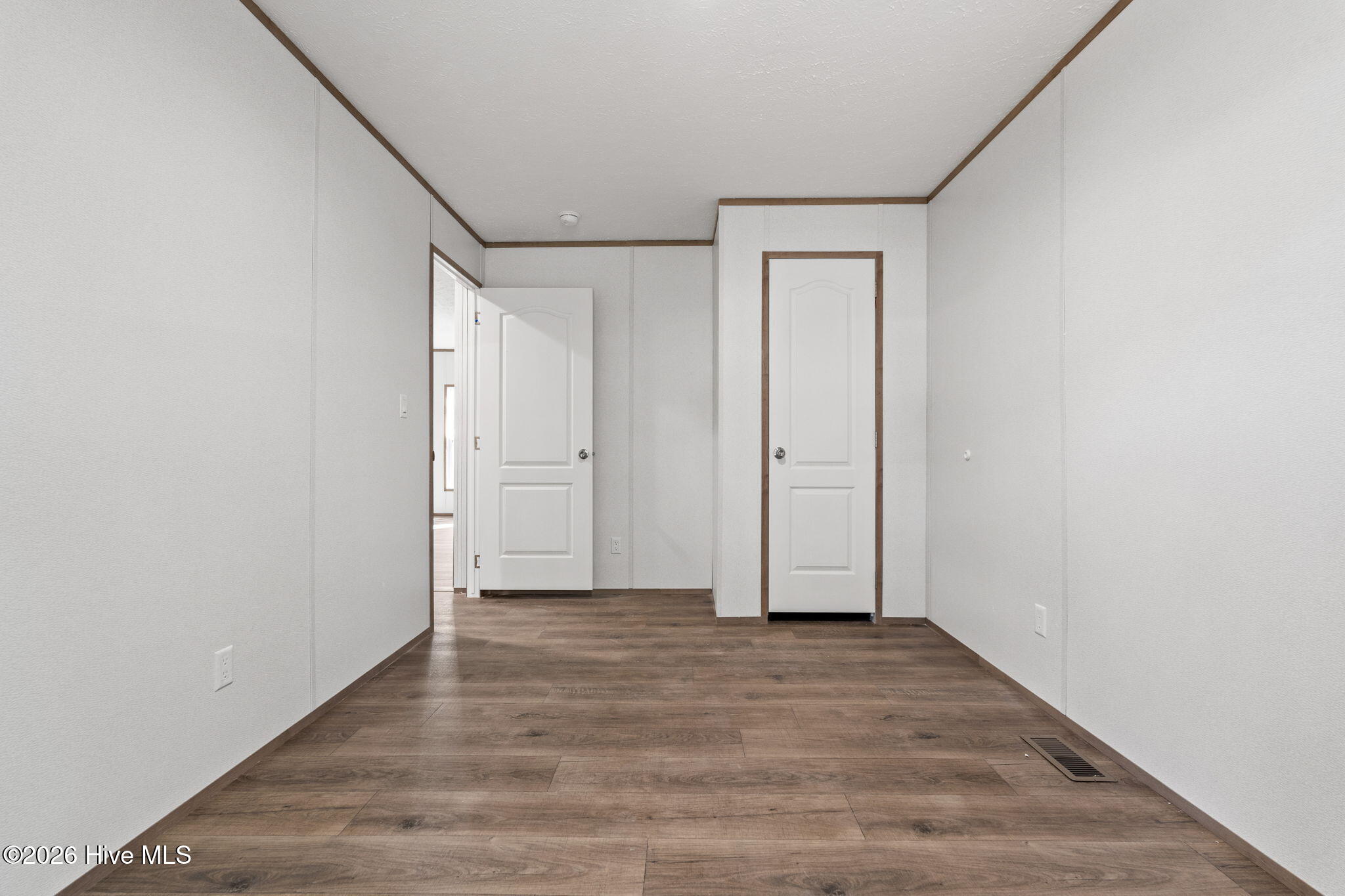 100569950 | Photo 24