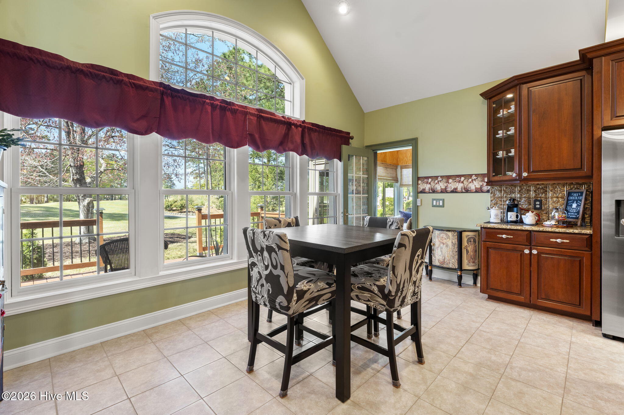 100563951 | Photo 22