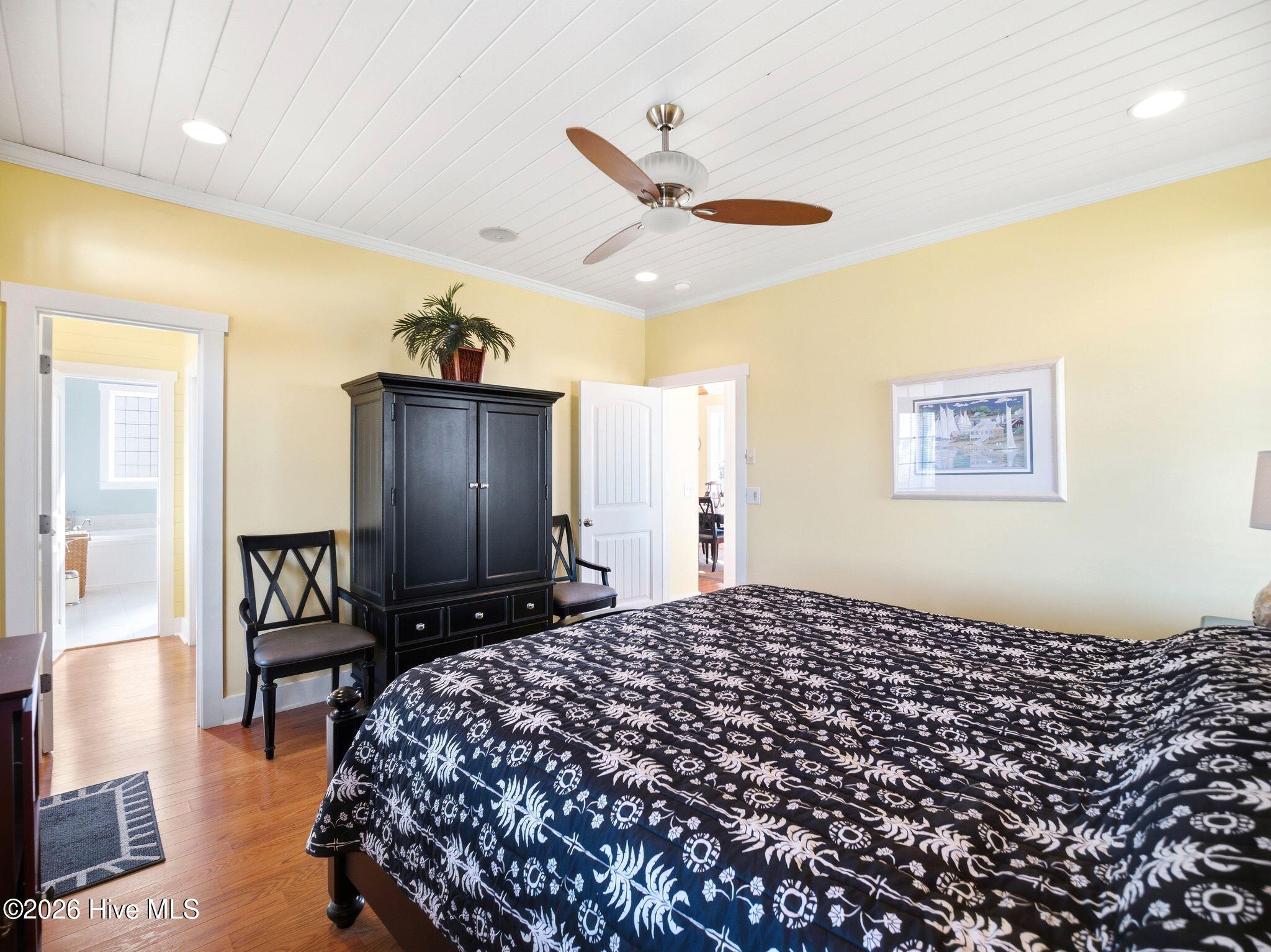 100569349 | Photo 67