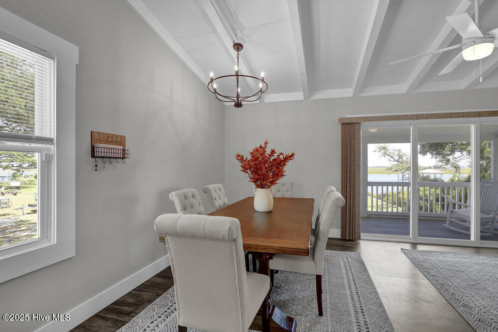 100556855 | Photo 18