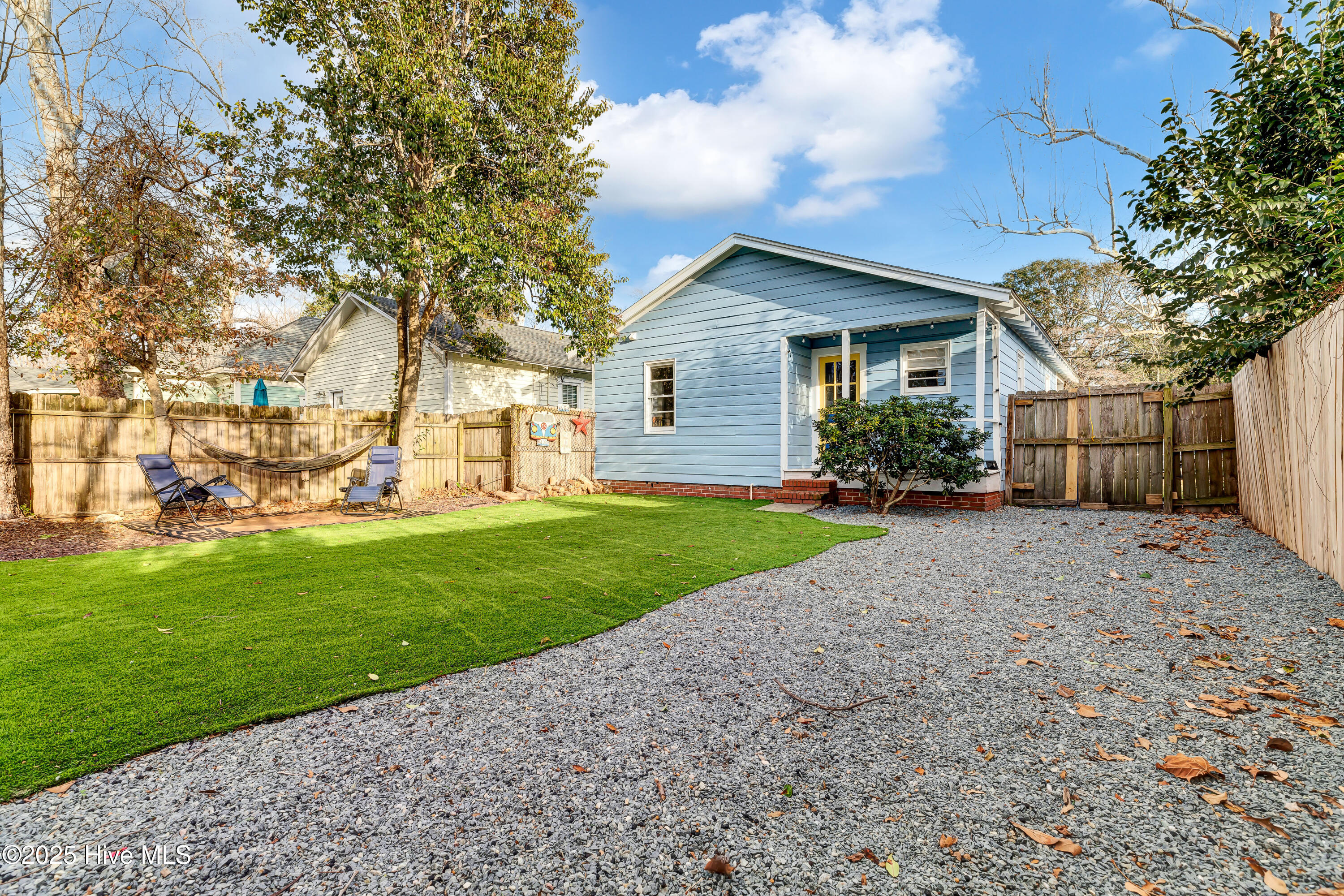 100541610 | Photo 24