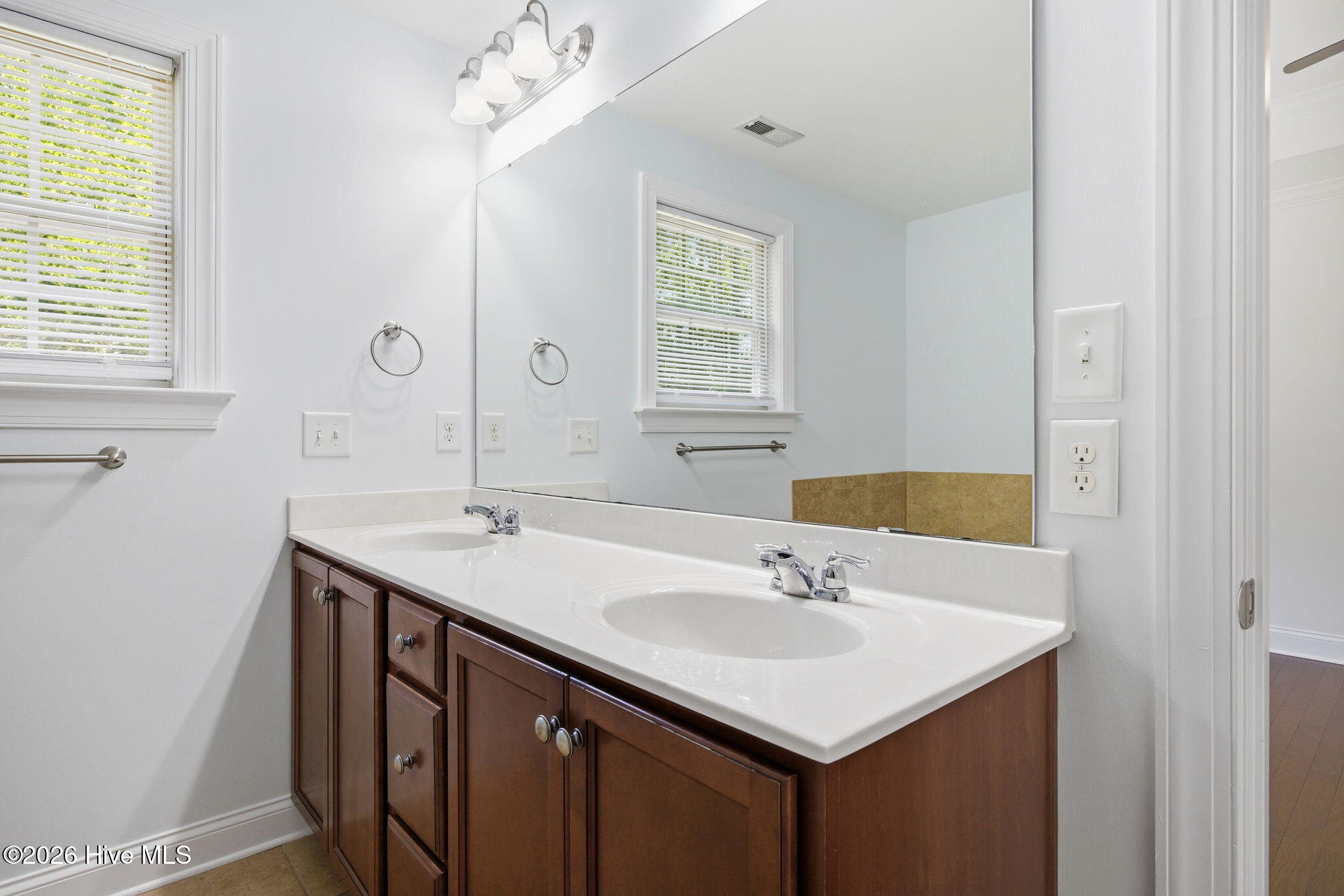 100569504 | Photo 23