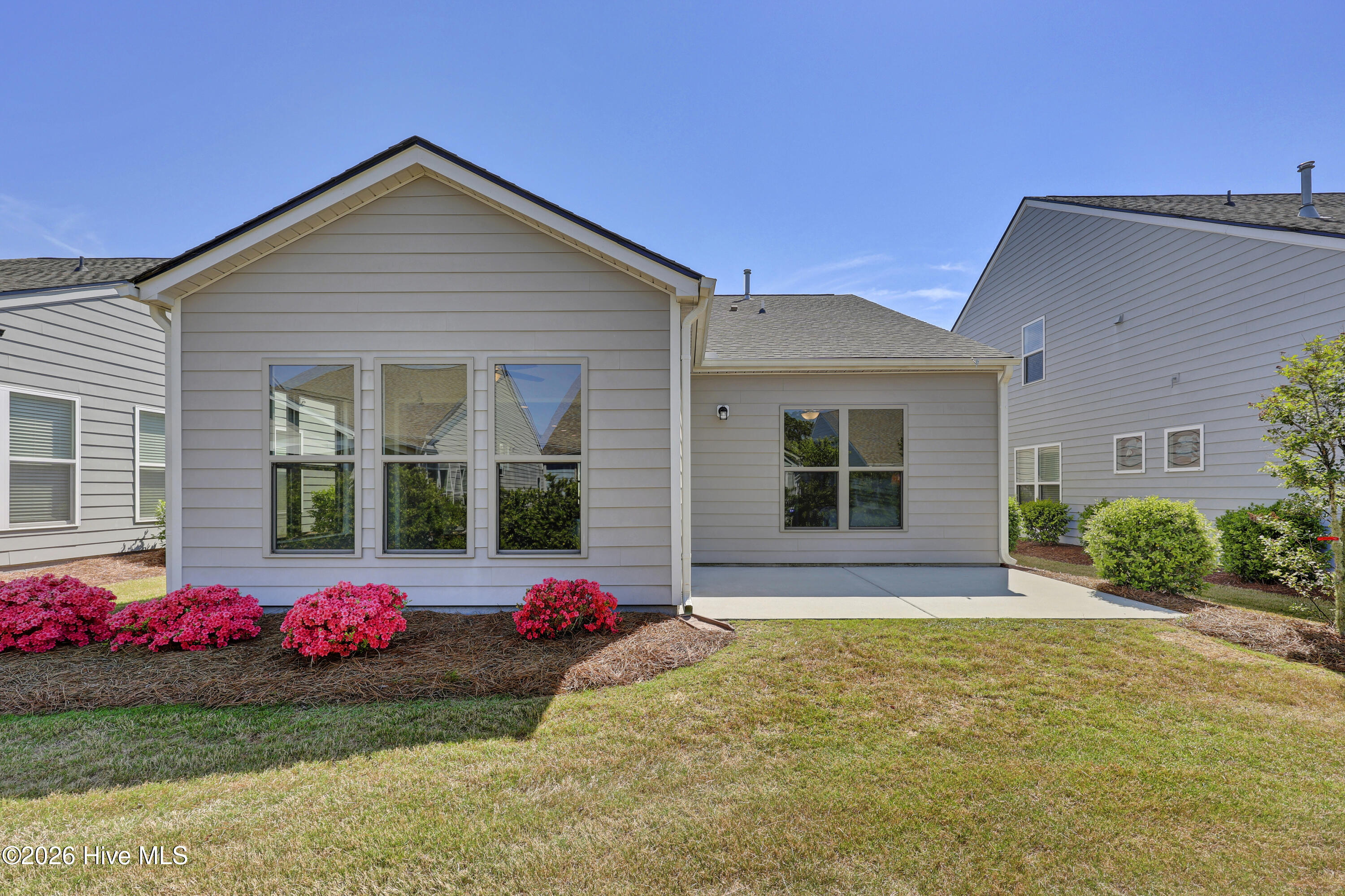 100567827 | Photo 32