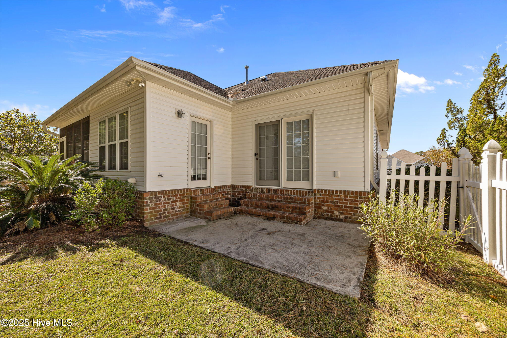 100539449 | Photo 44