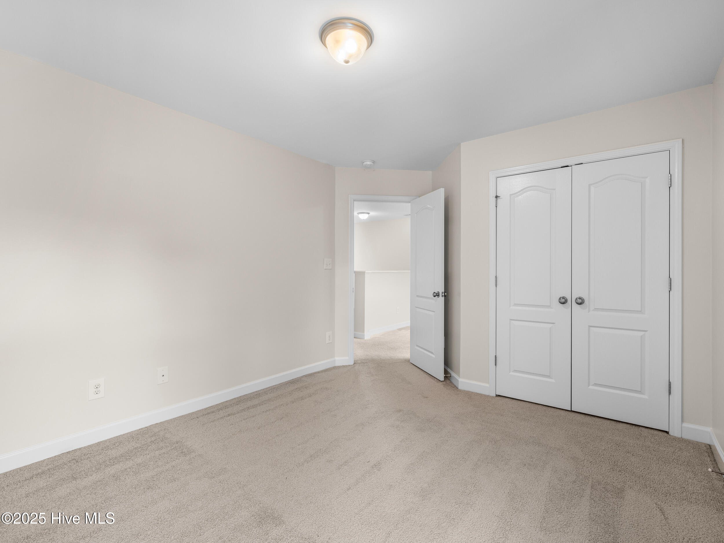 100533825 | Photo 33