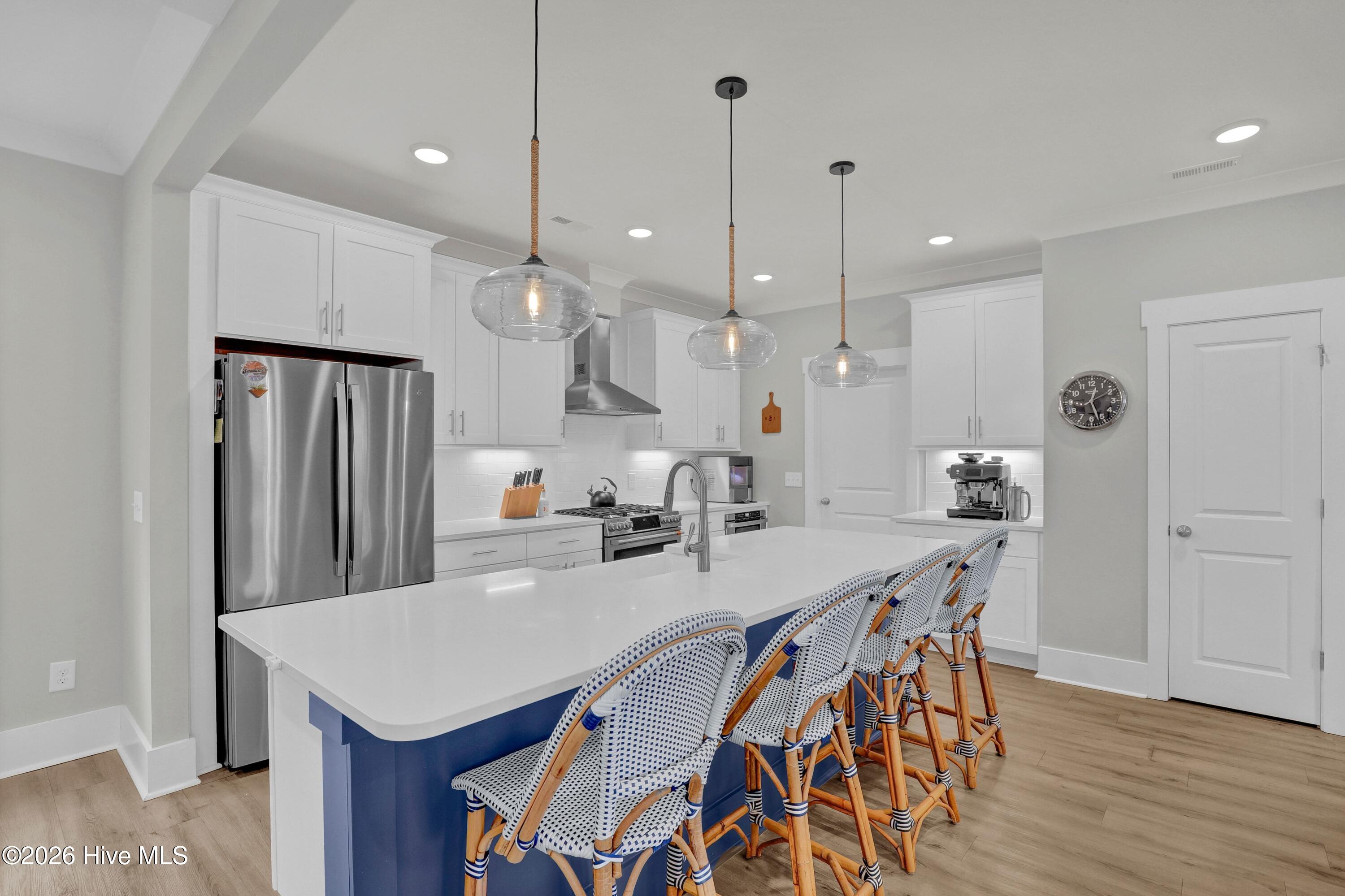 100565669 | Photo 12