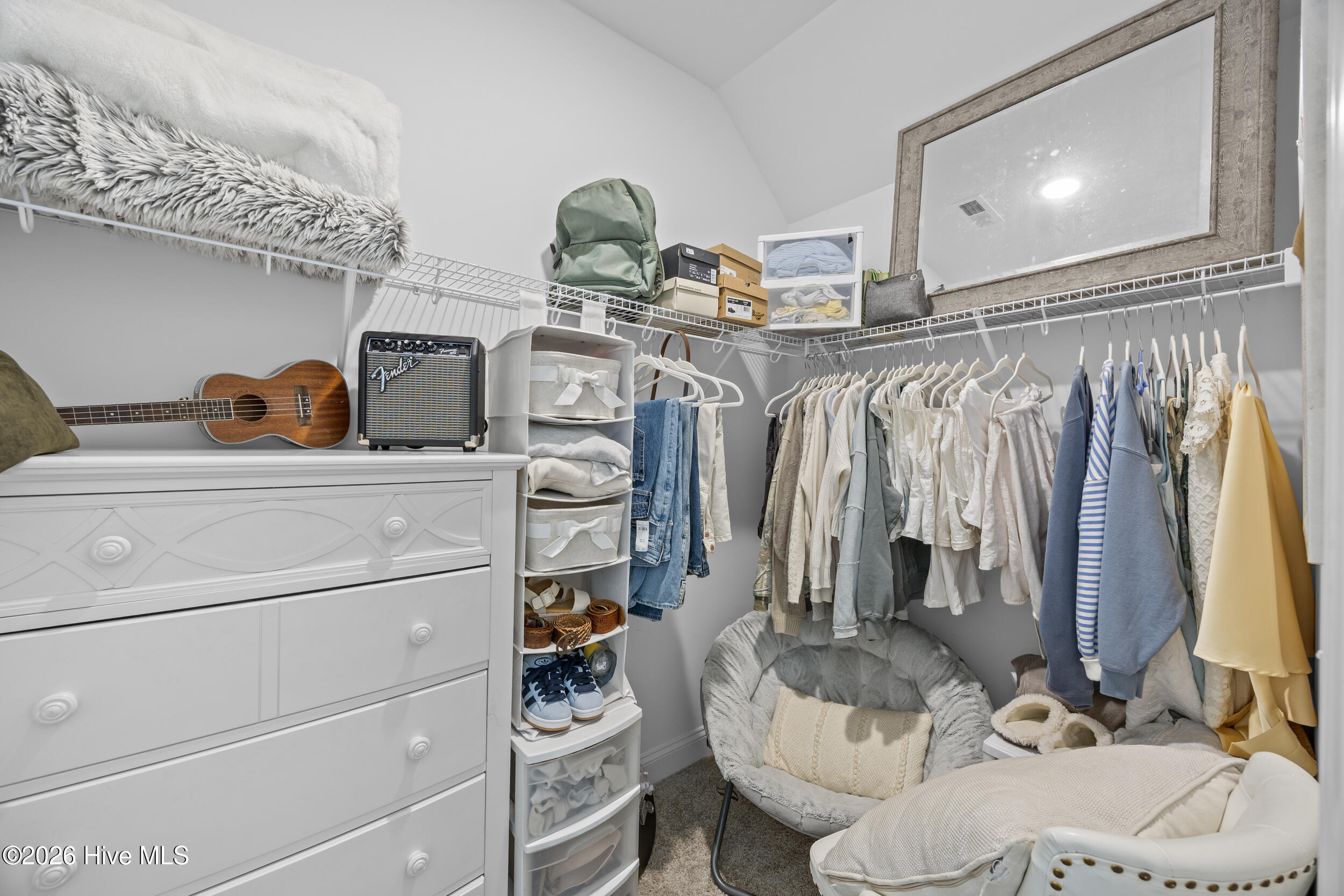 100570298 | Photo 38