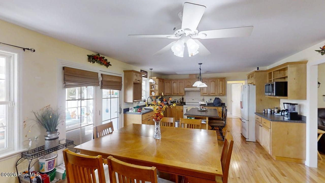 100570322 | Photo 11