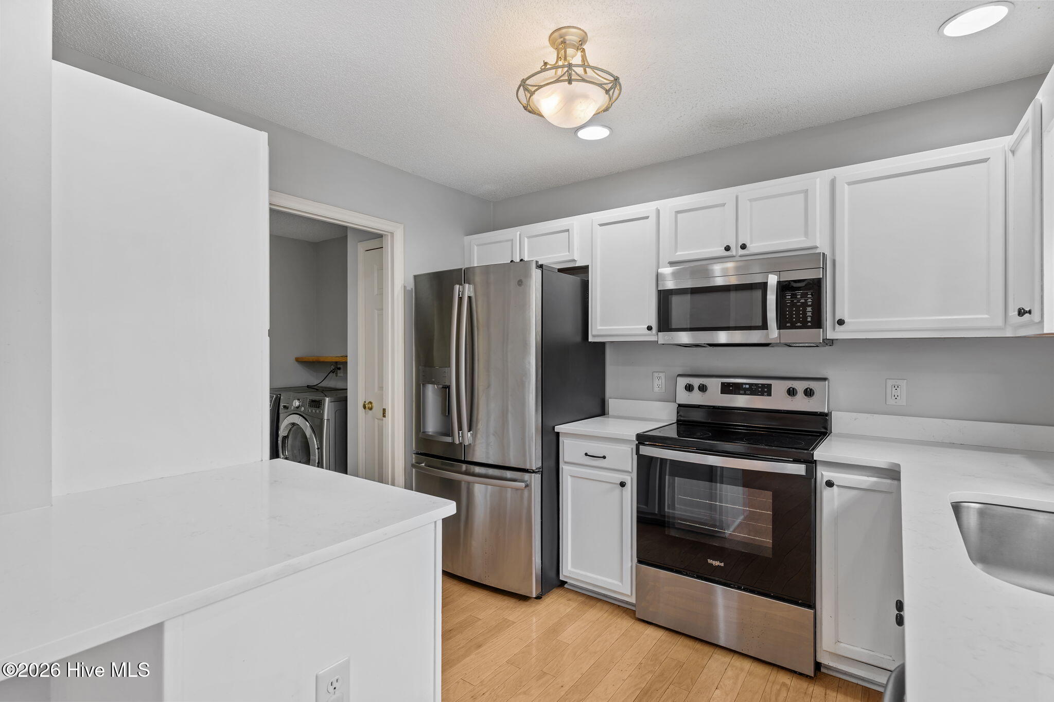 100569339 | Photo 12