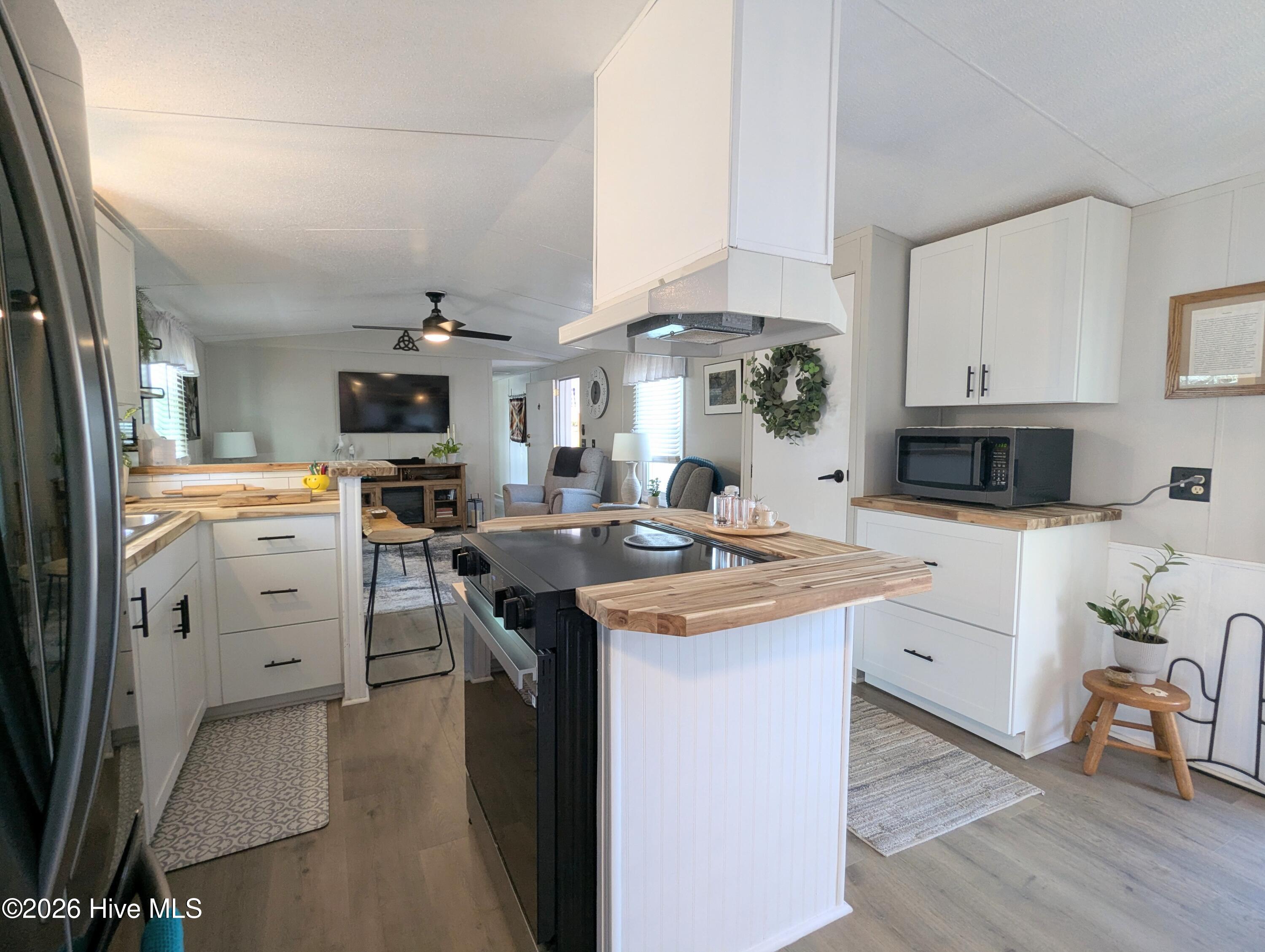 100548489 | Photo 12