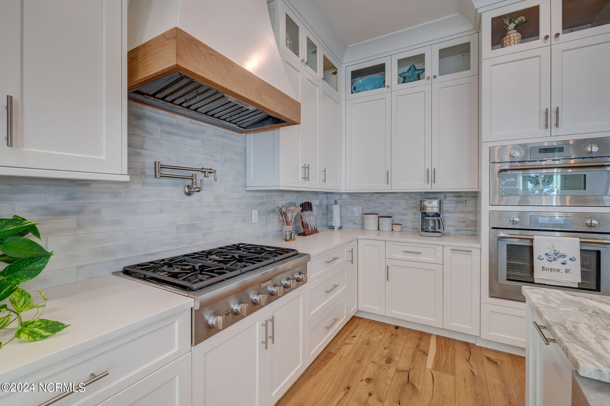 100547028 | Photo 23