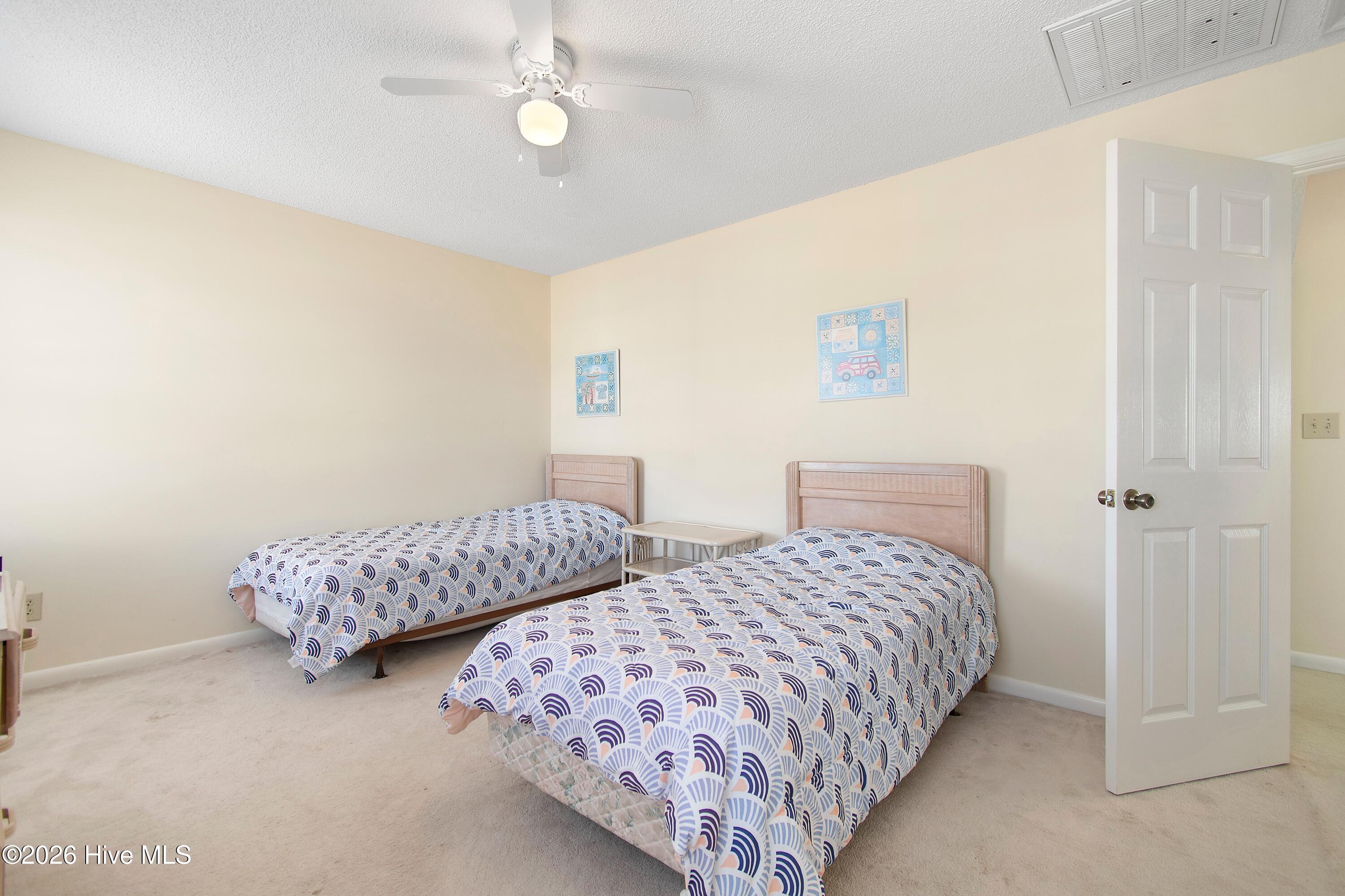 100558729 | Photo 26