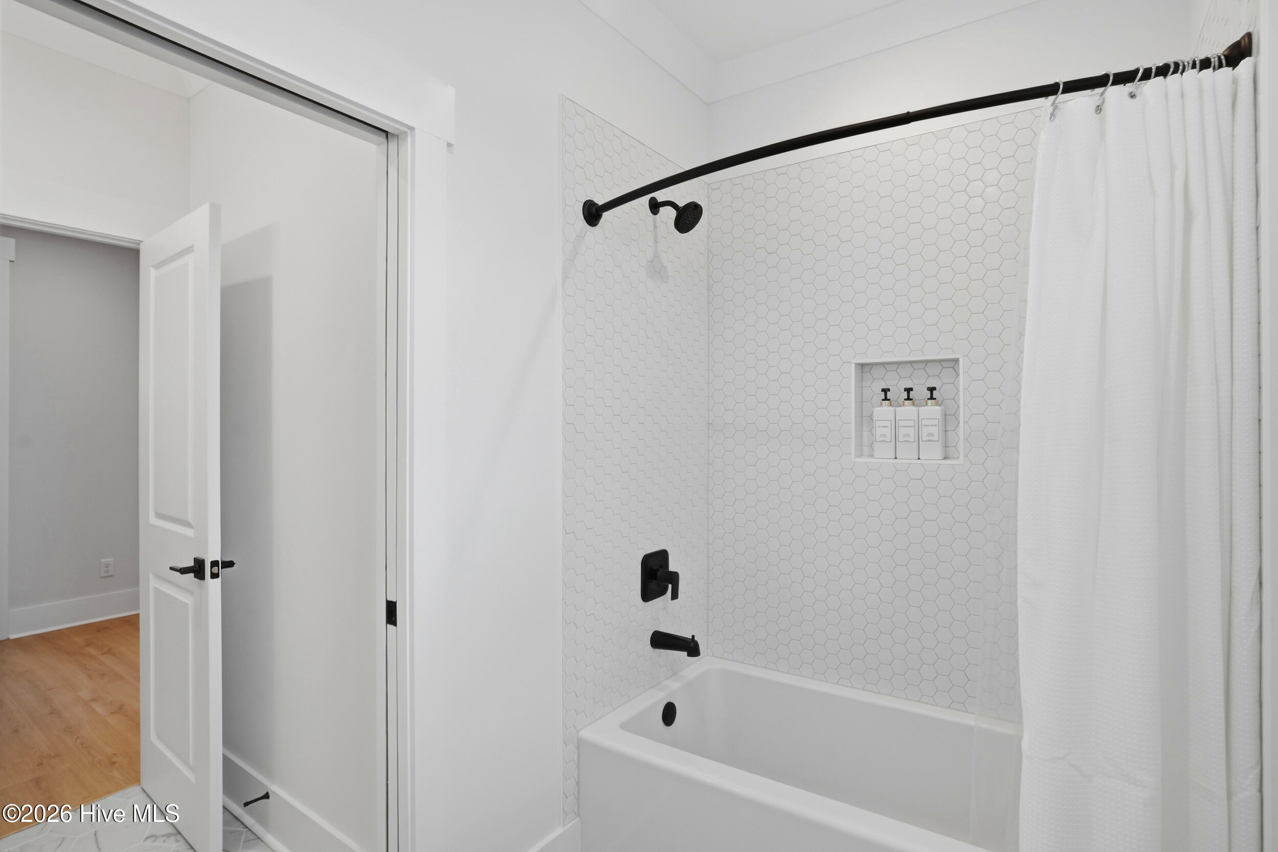 100559672 | Photo 32