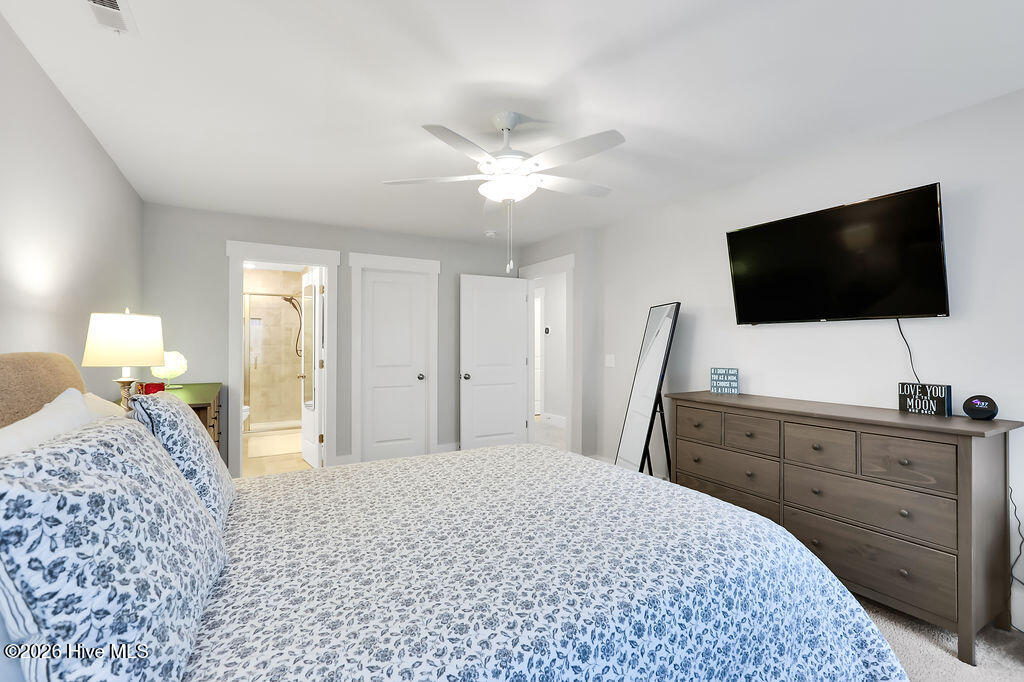 100549717 | Photo 23