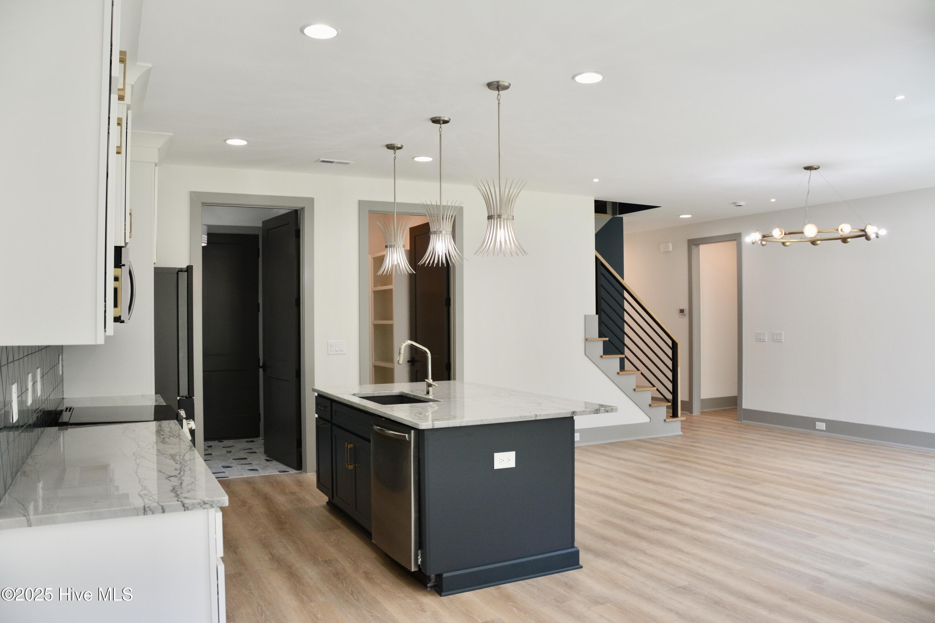 100508502 | Photo 19