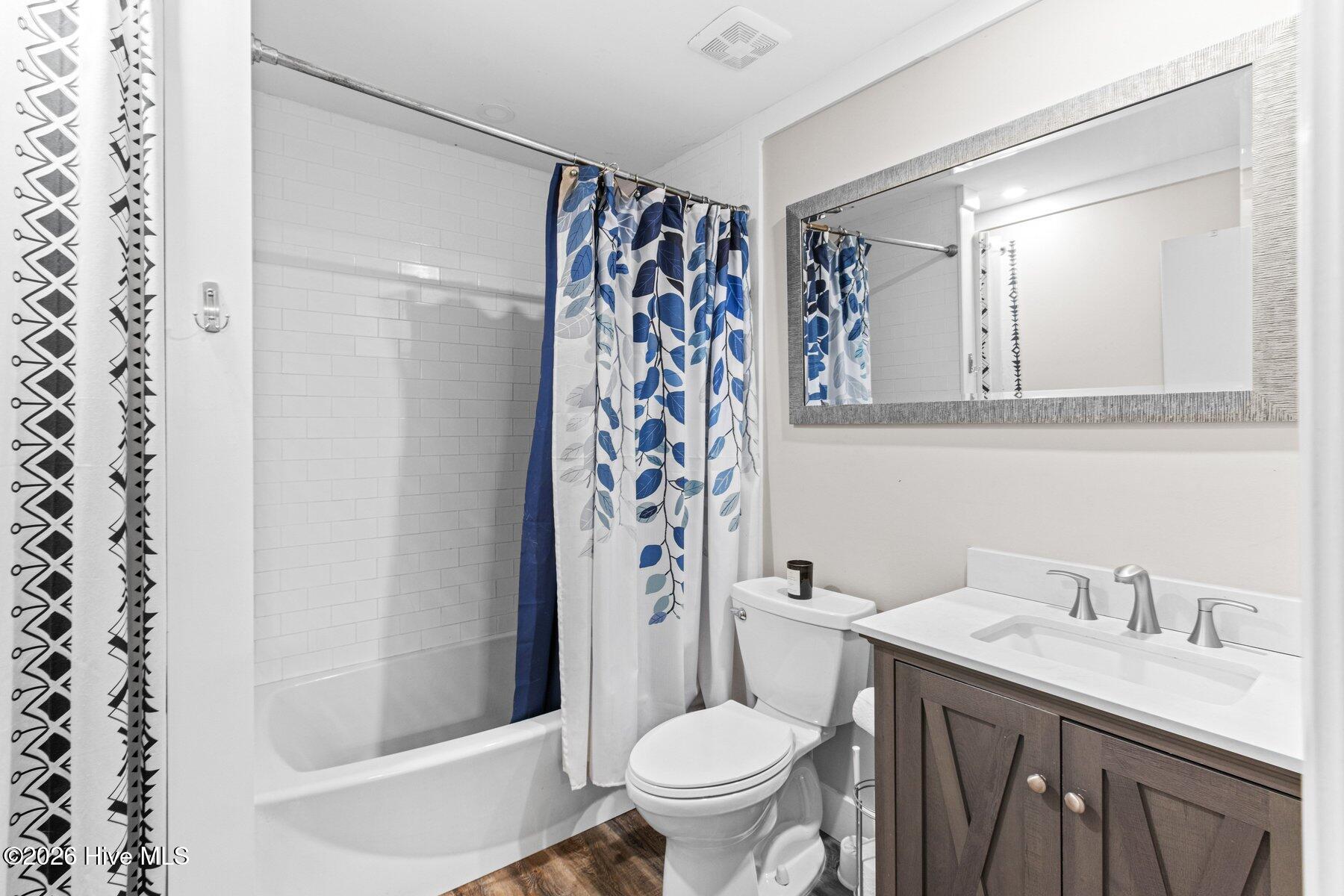 100550580 | Photo 38