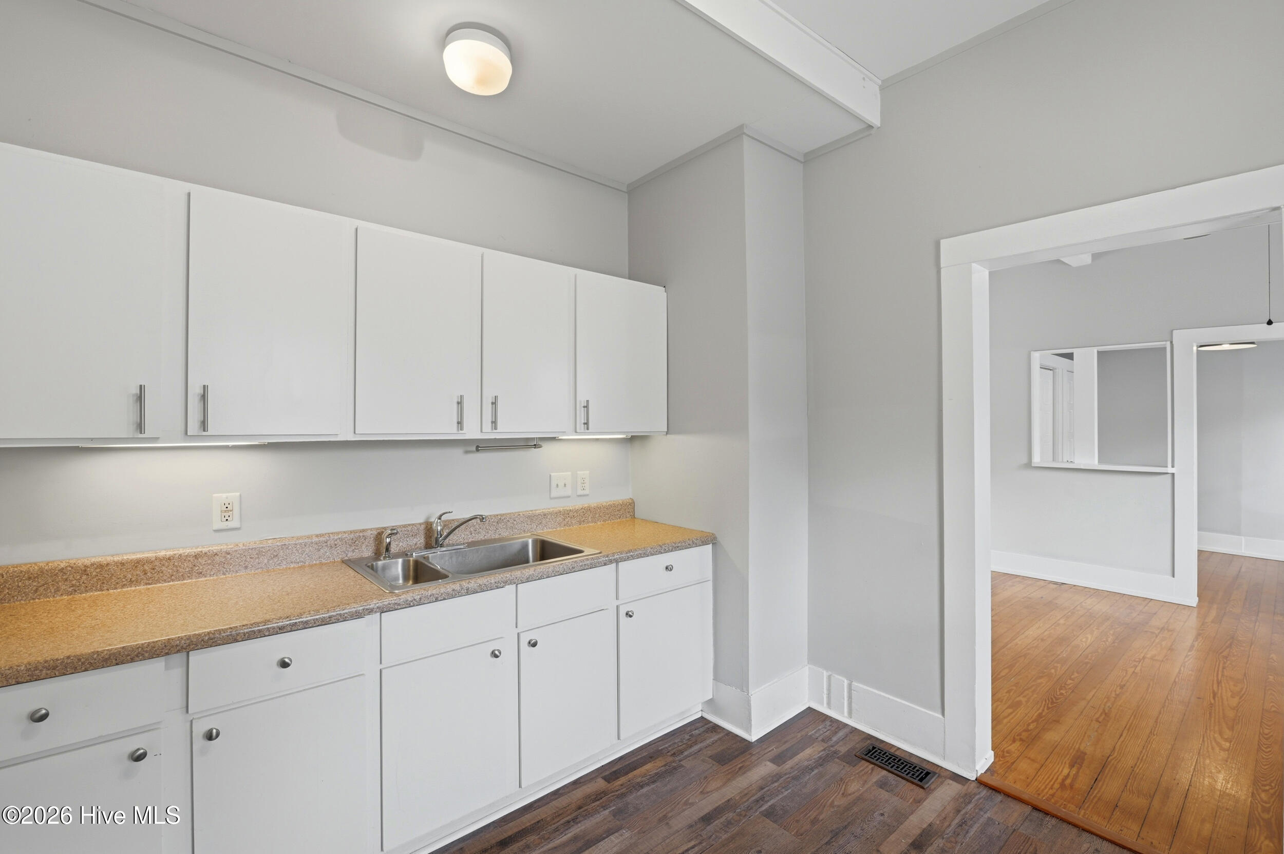 100560571 | Photo 15