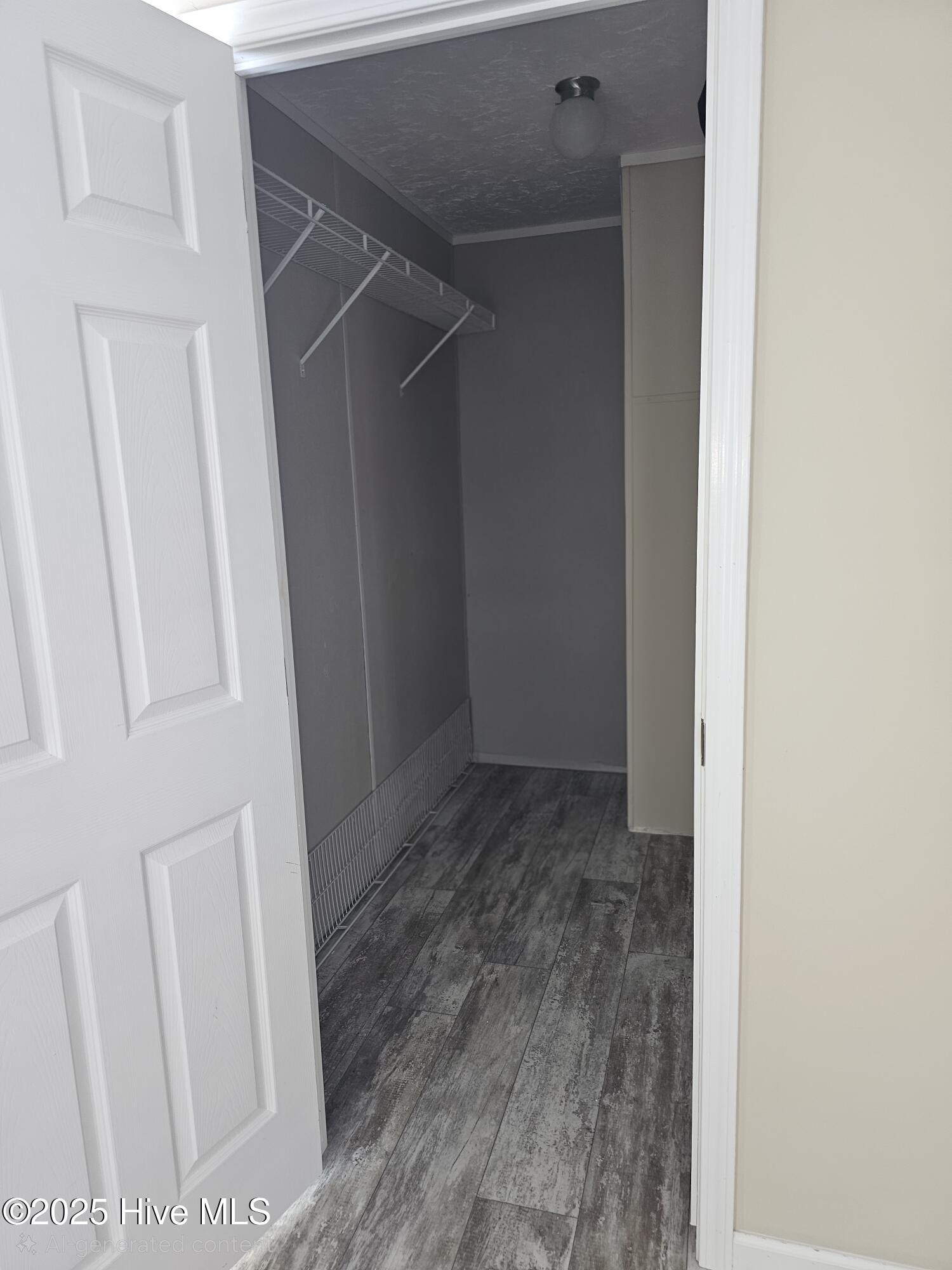 100535573 | Photo 35