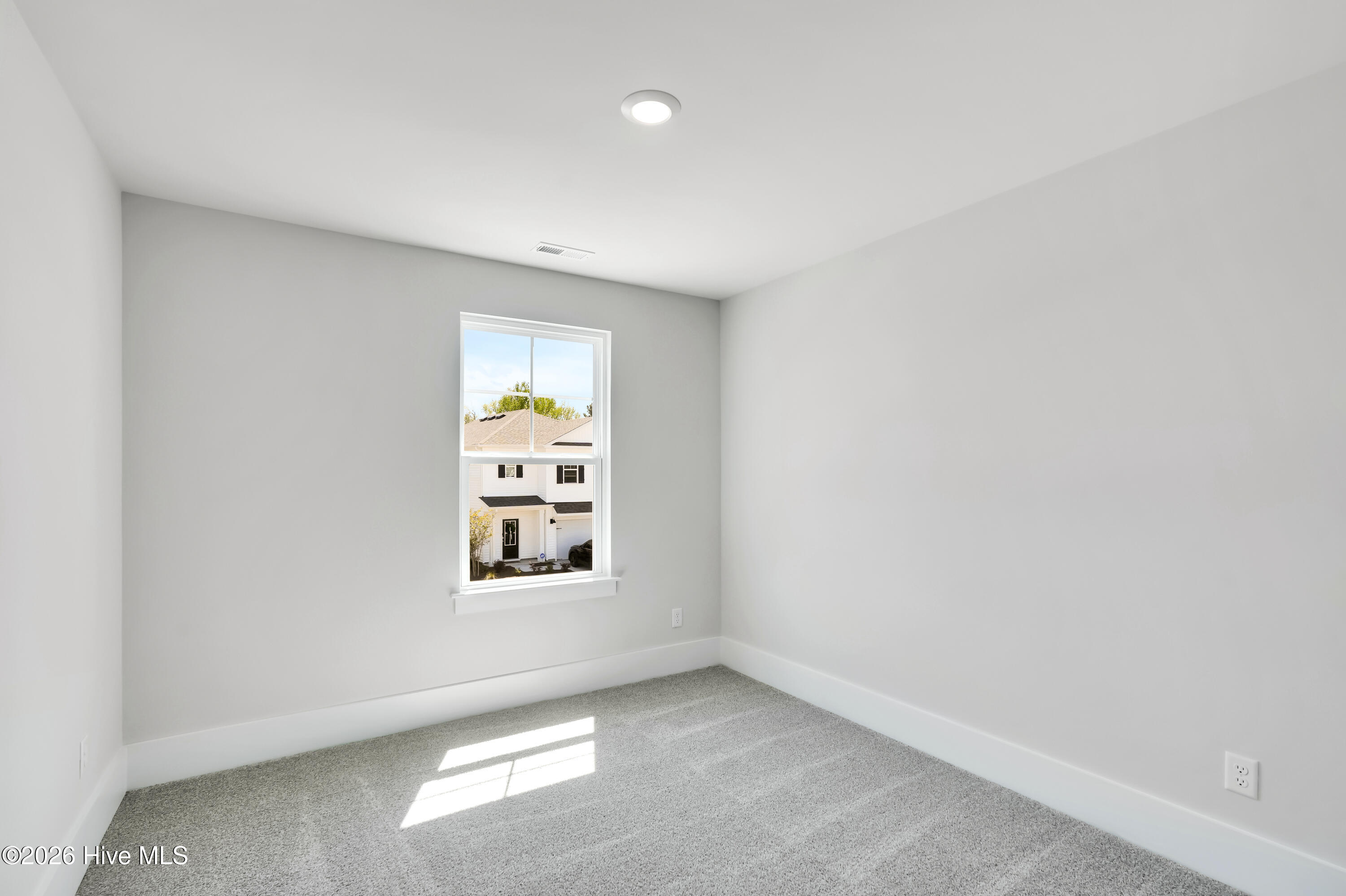 100562345 | Photo 23