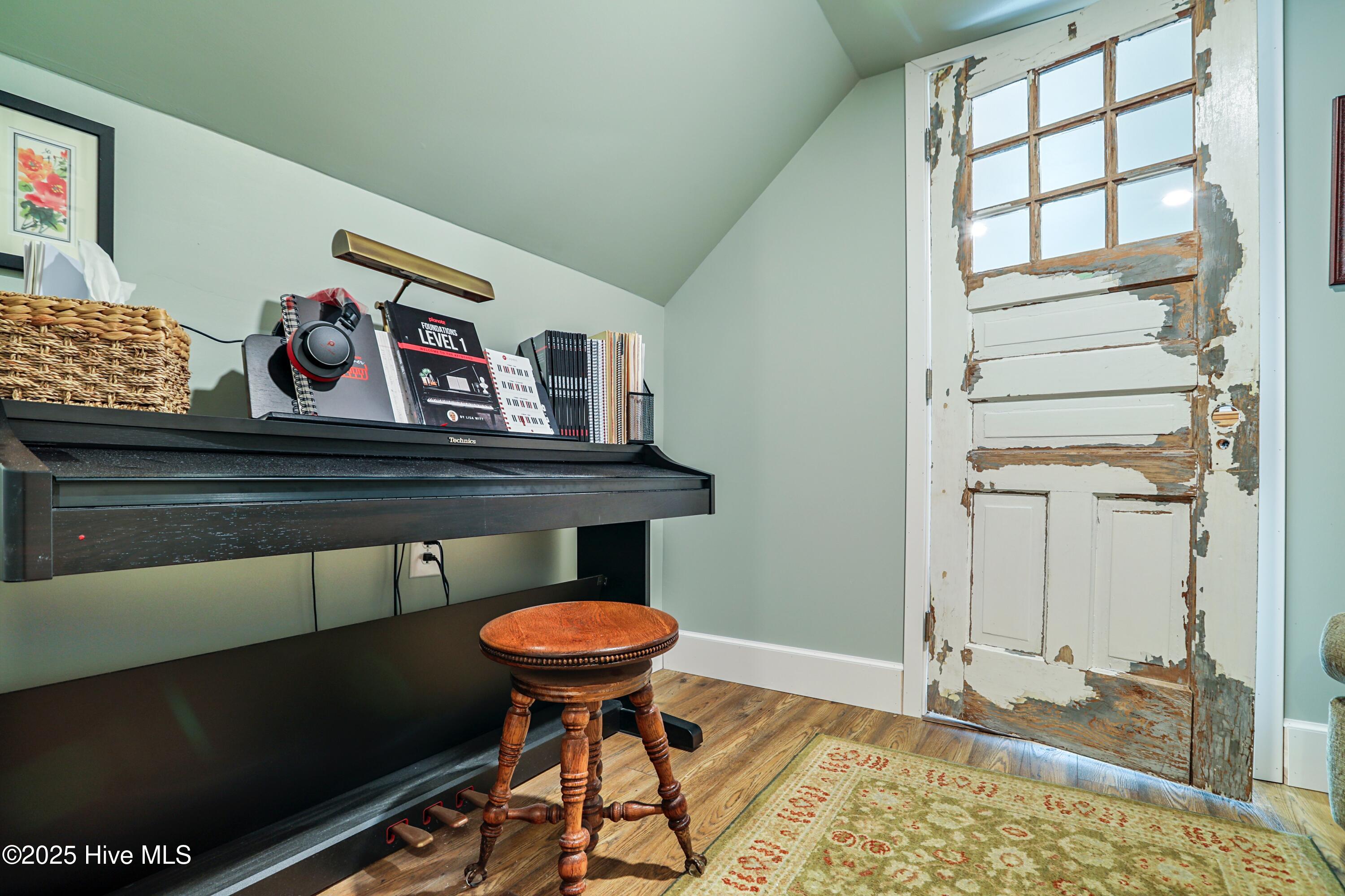 100522213 | Photo 24