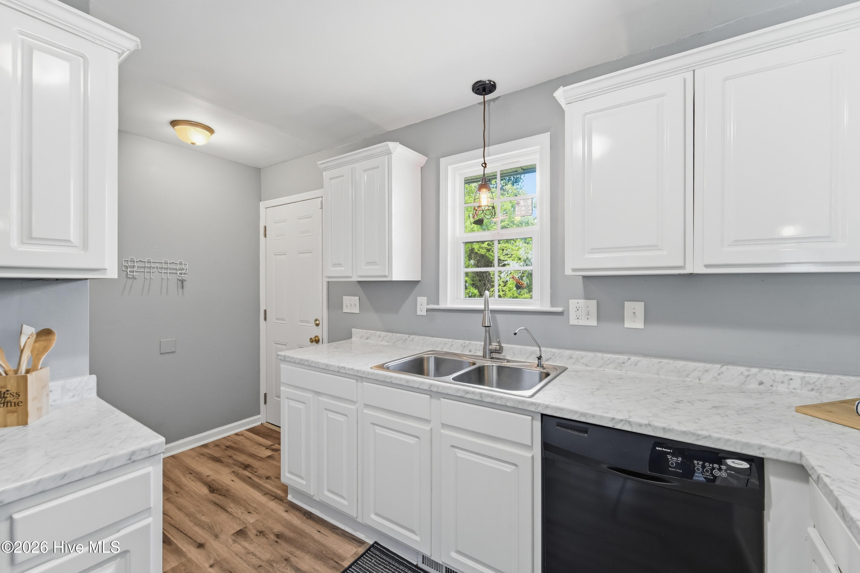 100563801 | Photo 17