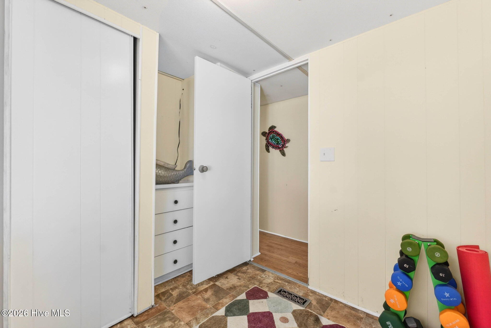 100567850 | Photo 32