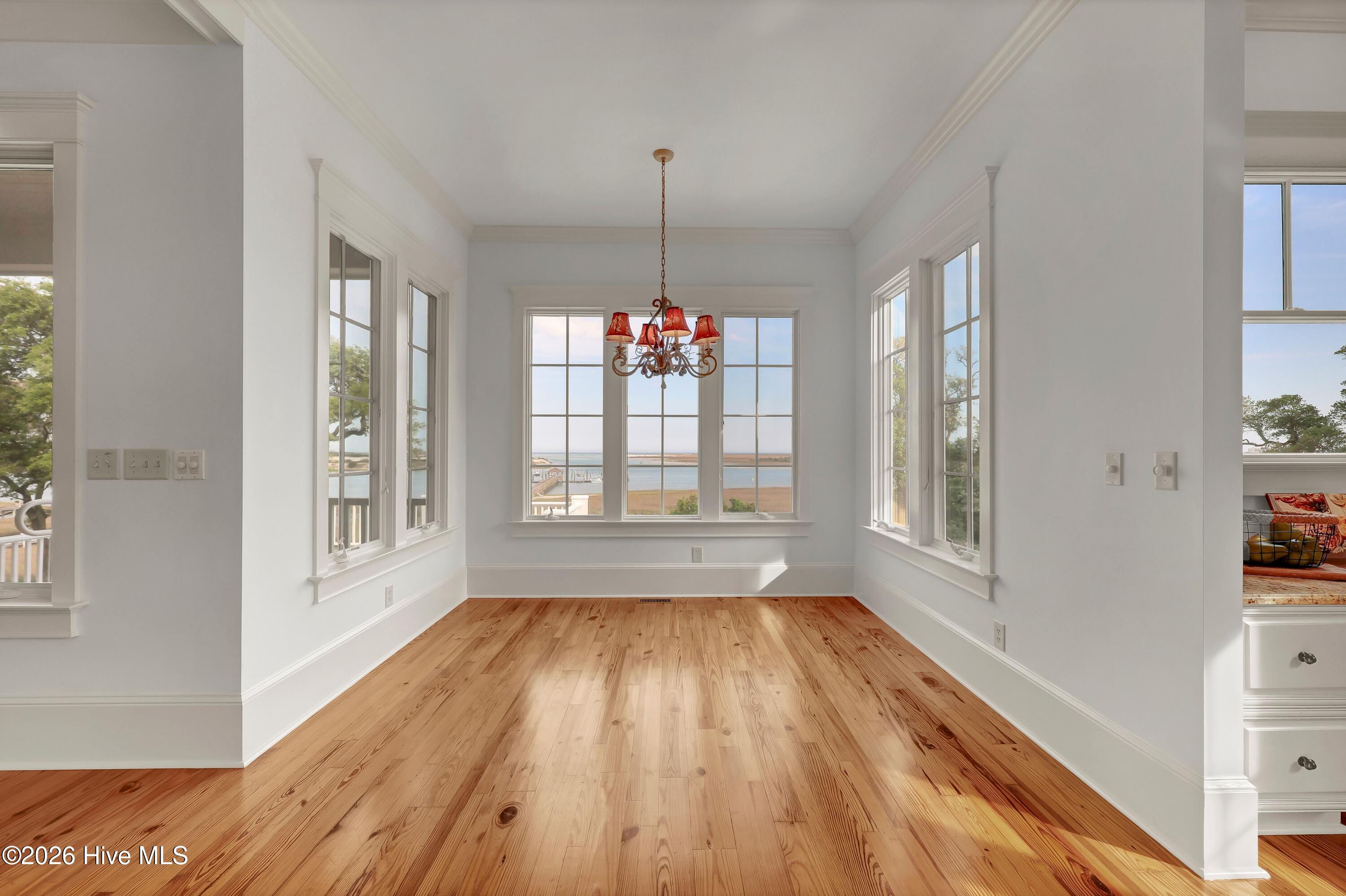 100569484 | Photo 31