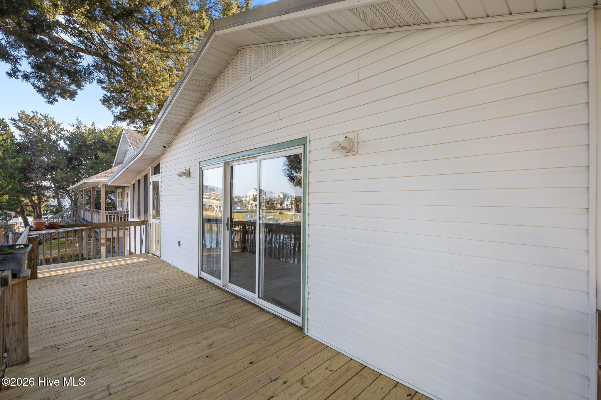 100564867 | Photo 22