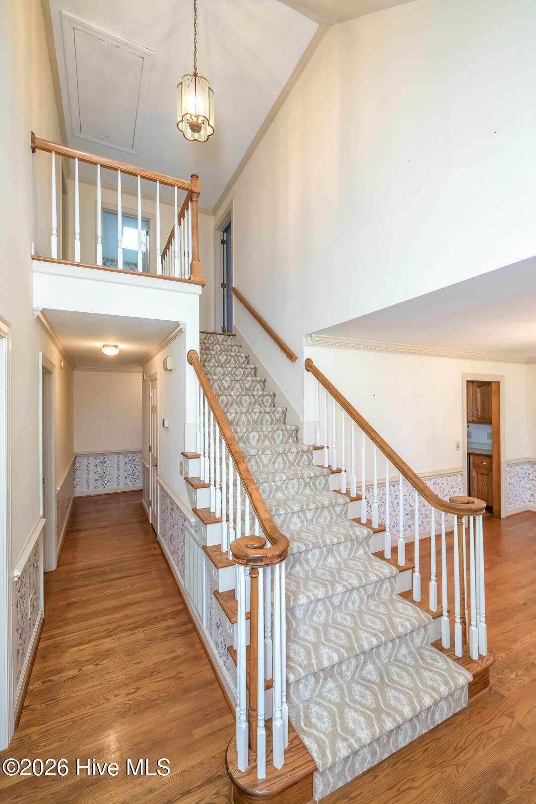 100570429 | Photo 17