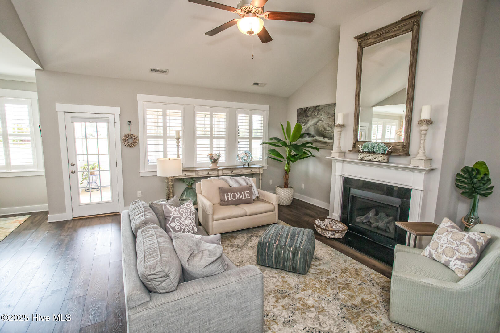 100546730 | Photo 24