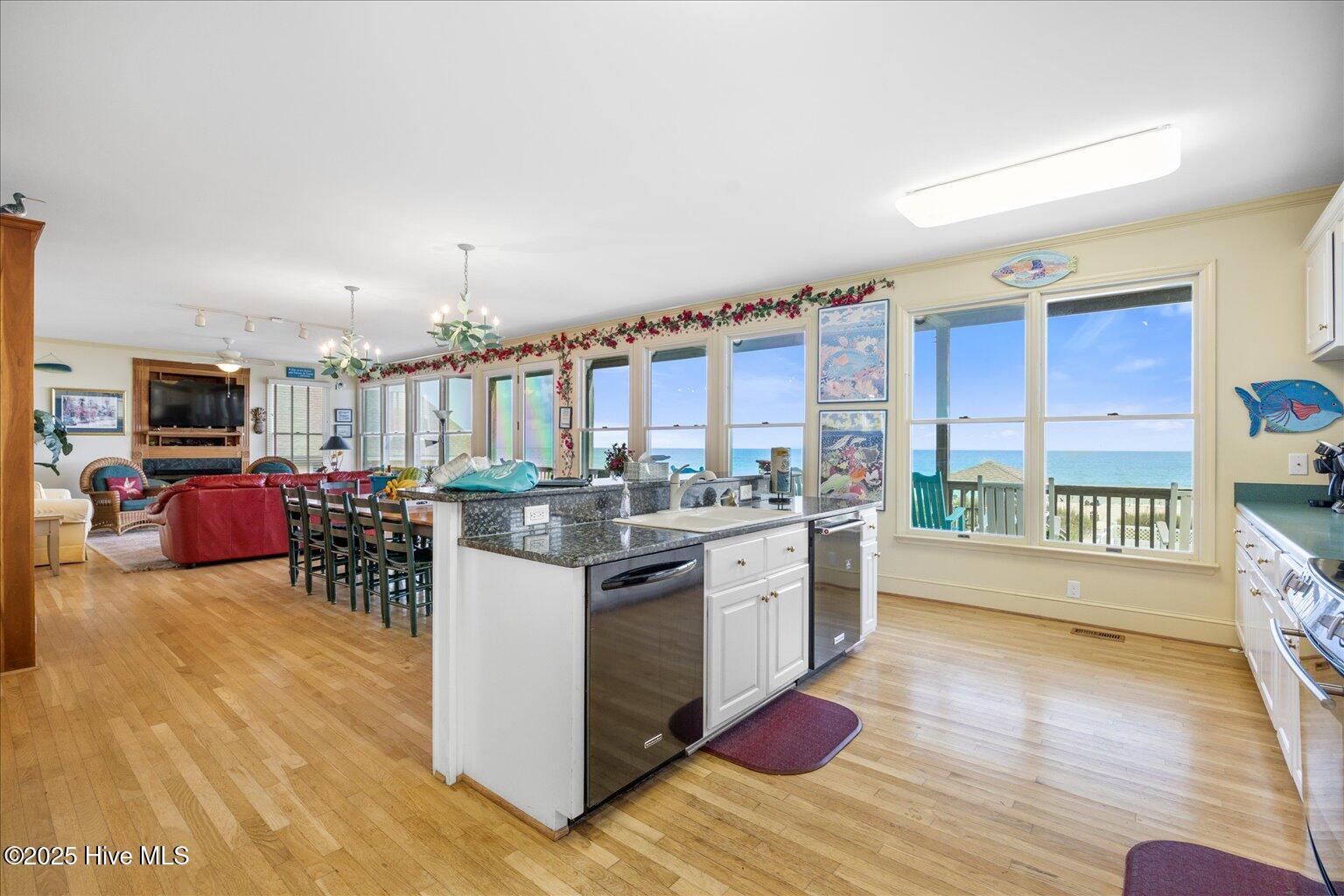 100526123 | Photo 23