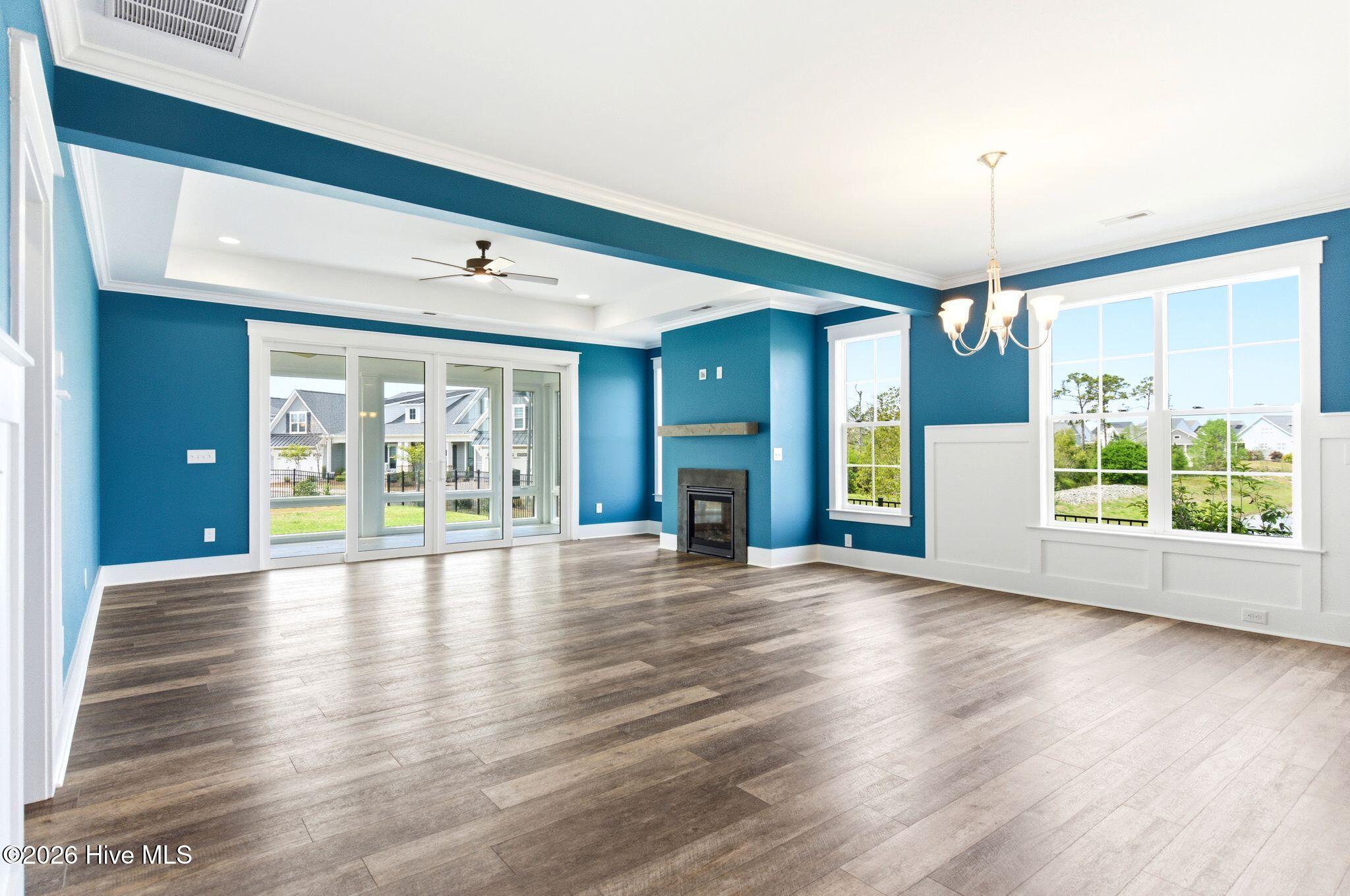 100565935 | Photo 19