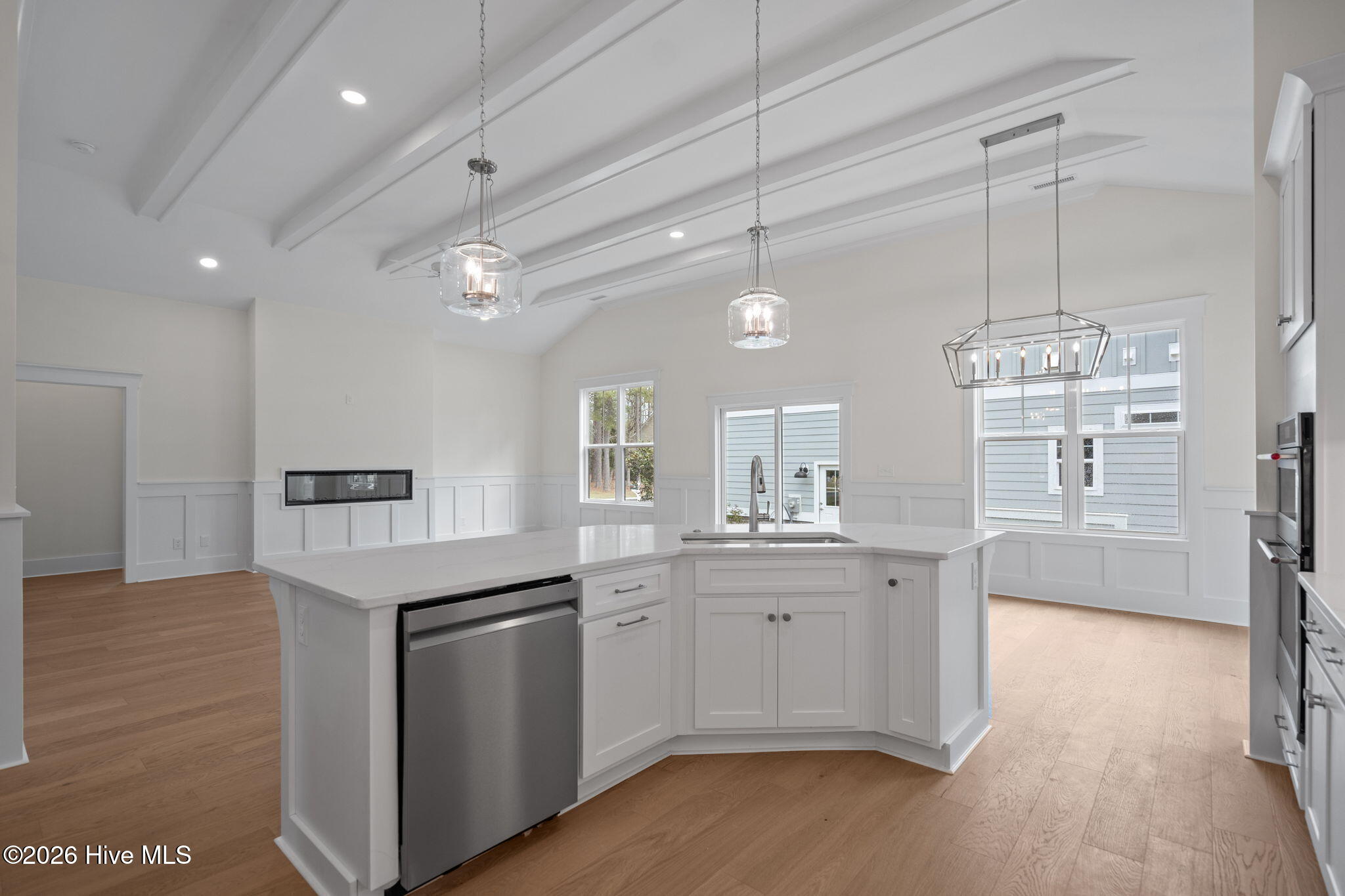 100564370 | Photo 14