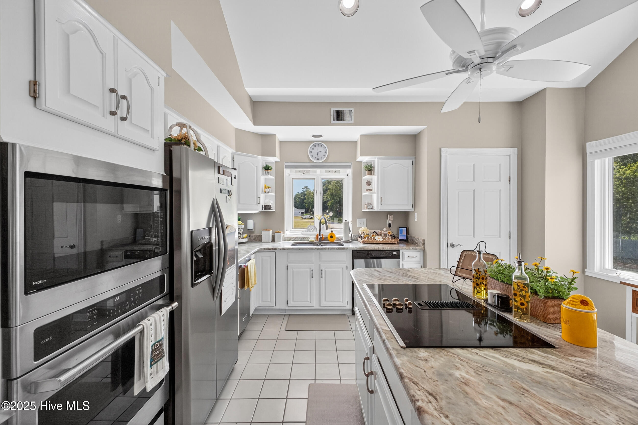 100528794 | Photo 28