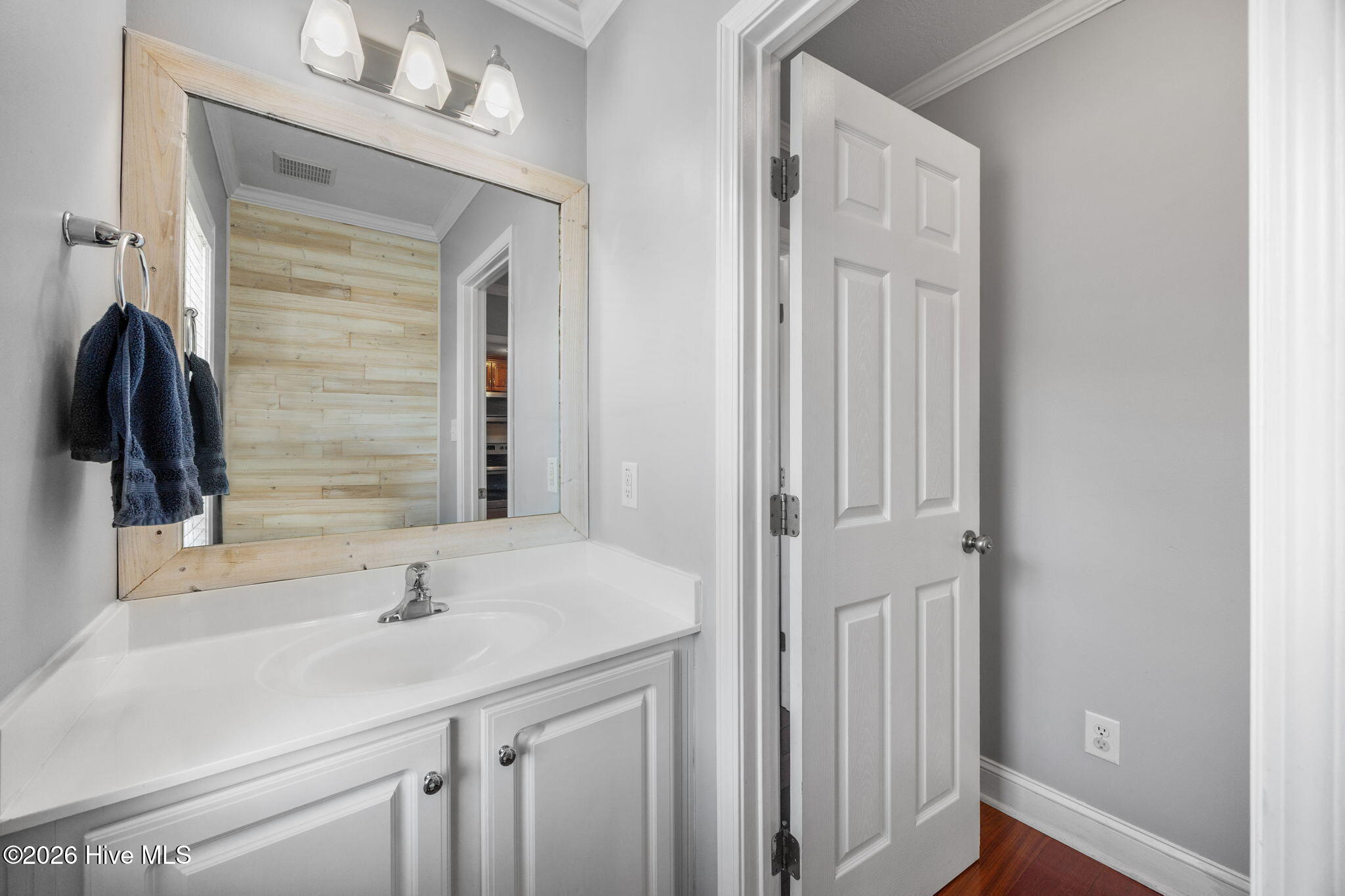 100558260 | Photo 15