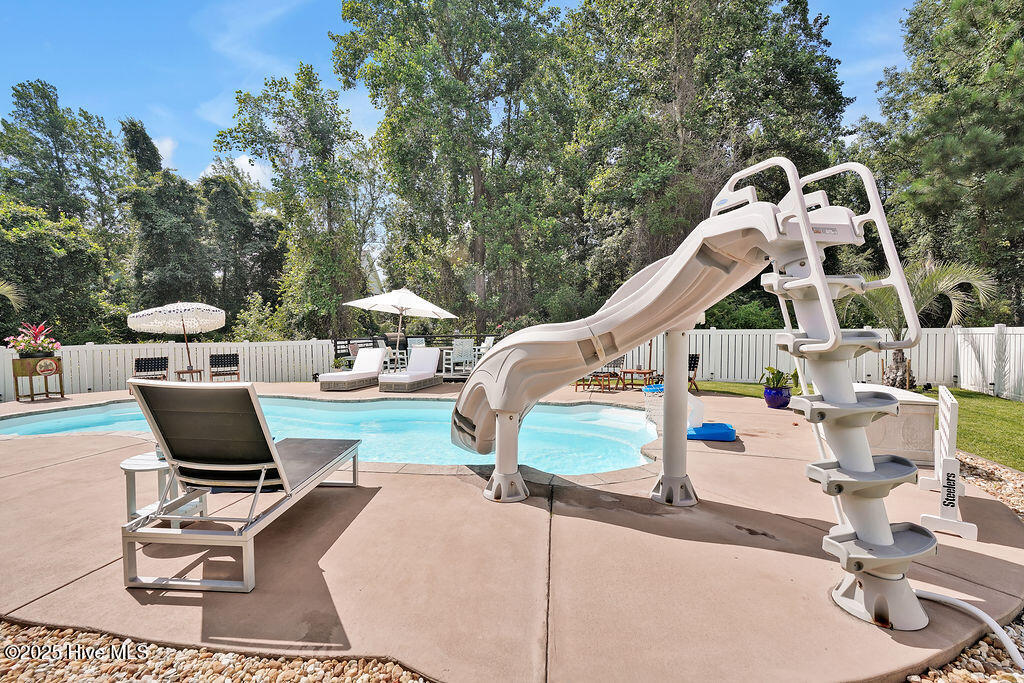 100518744 | Photo 40