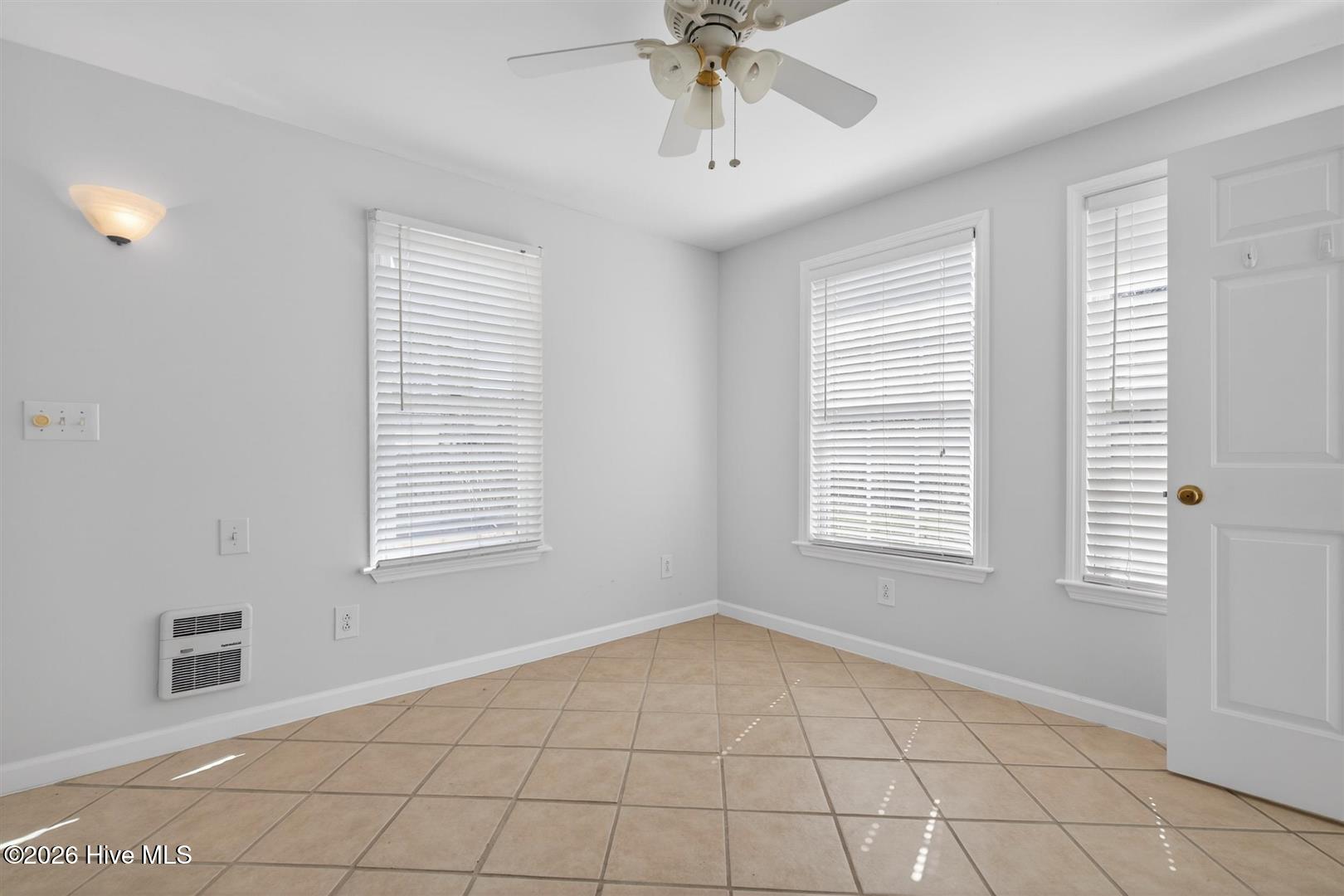 100558434 | Photo 31