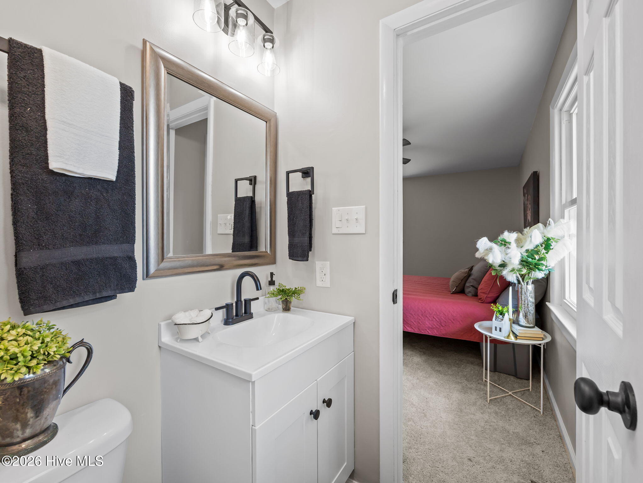 100562789 | Photo 33