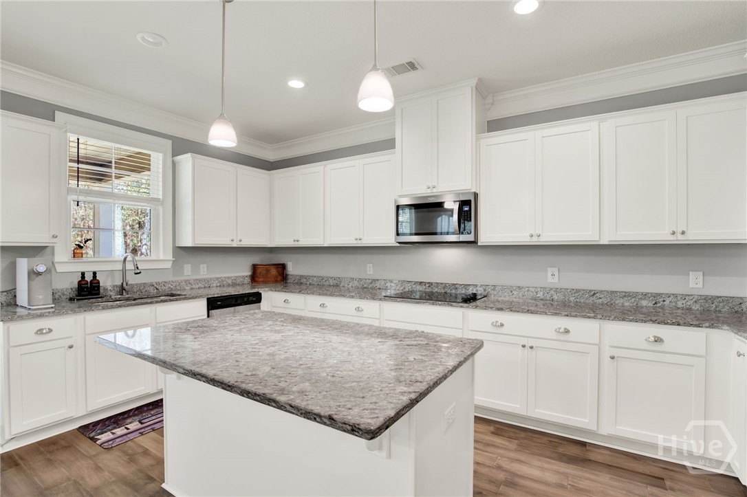 Kitchen – Alternate View