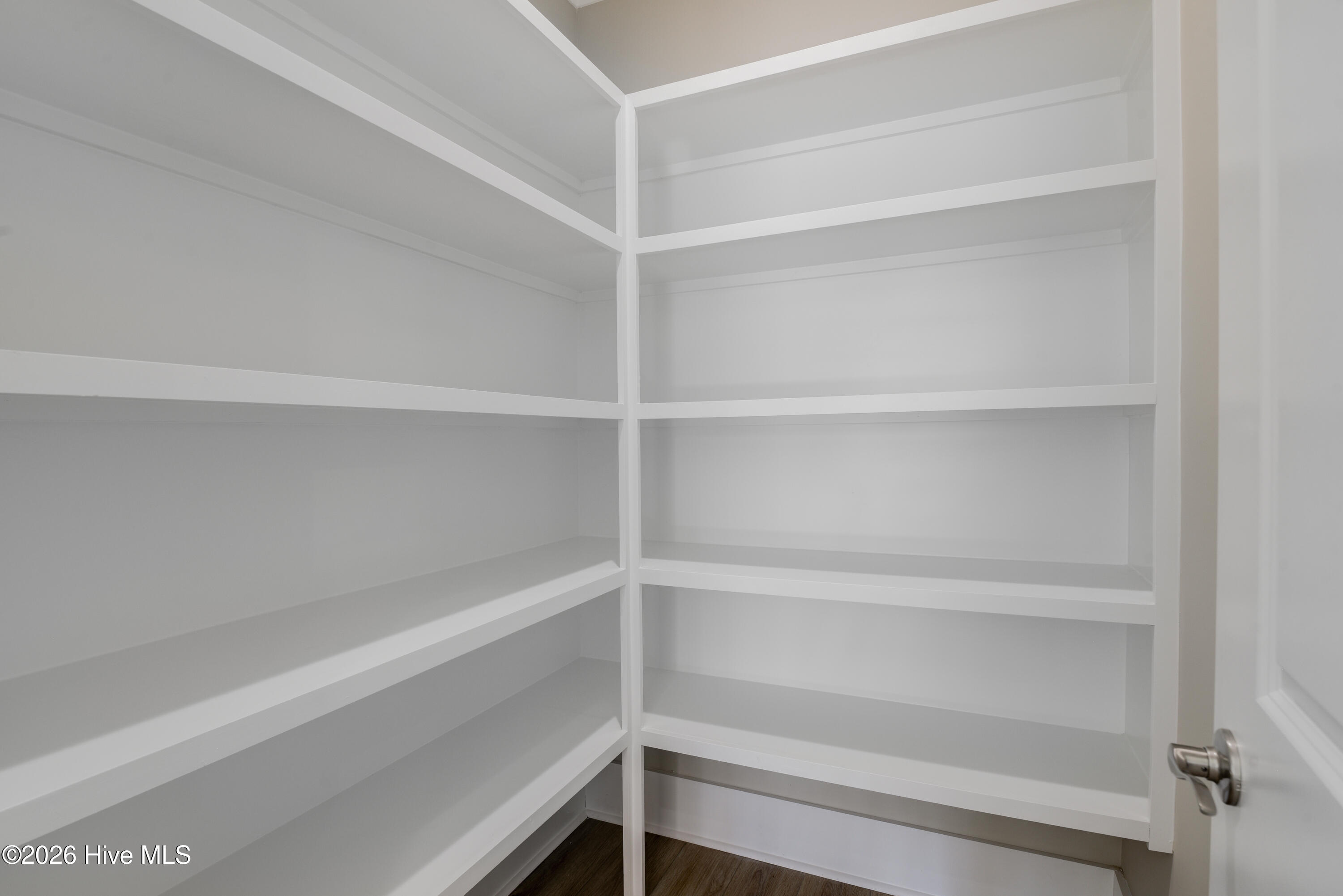 100541947 | Photo 24