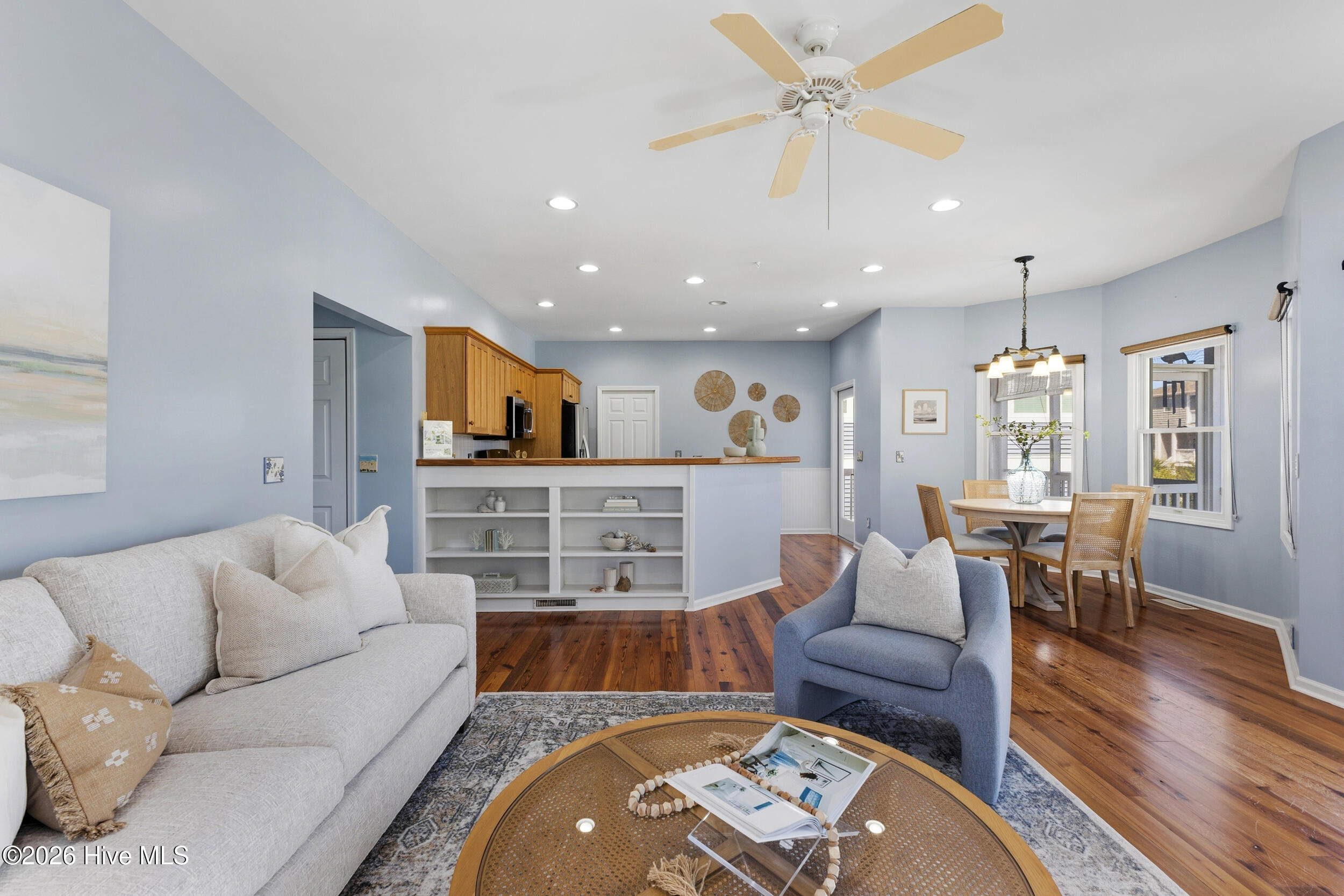 100535794 | Photo 12