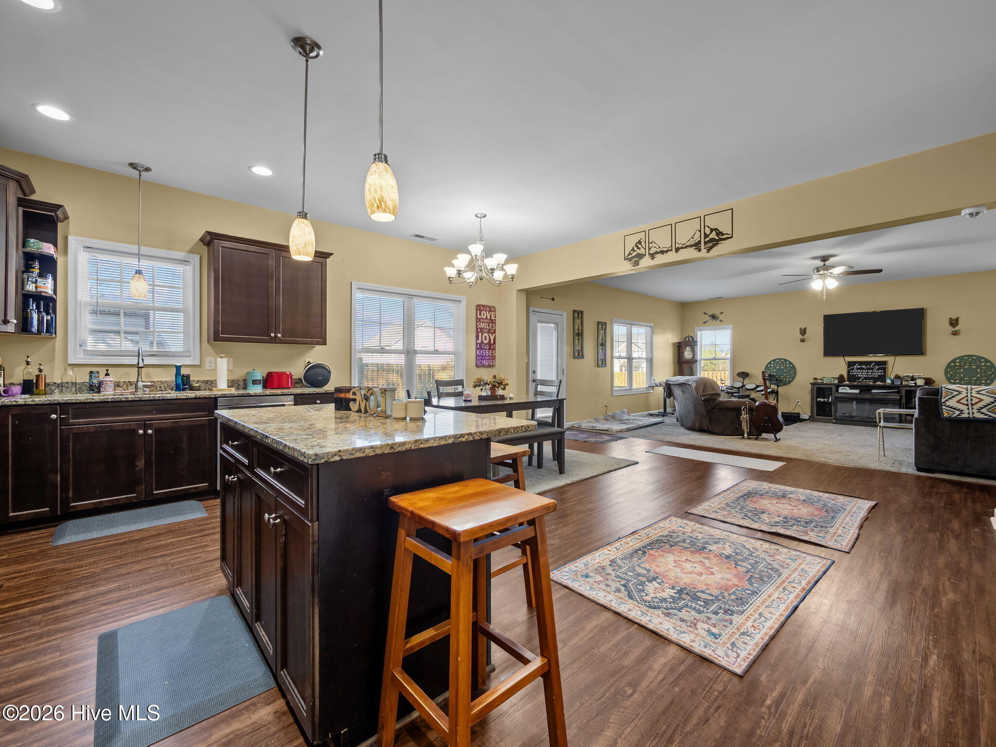 100549949 | Photo 22