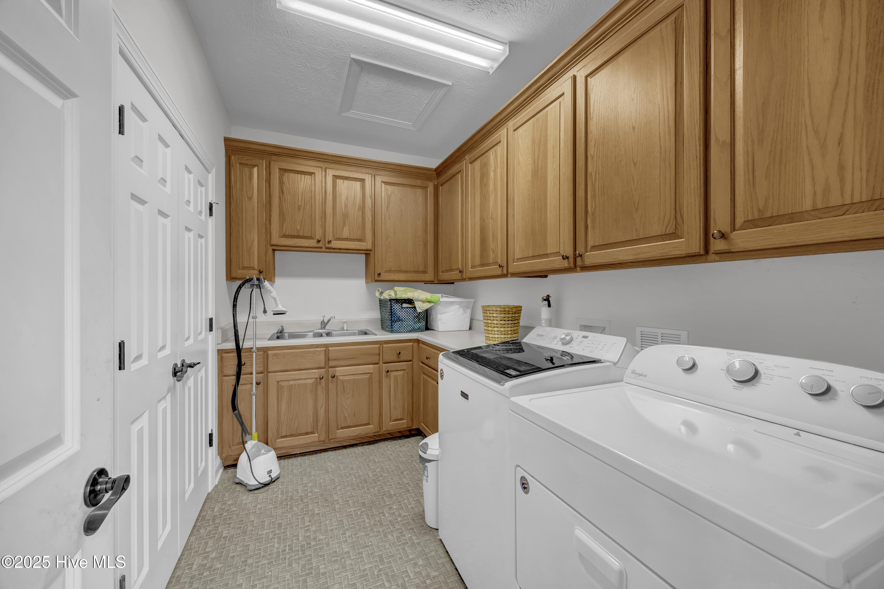 100545999 | Photo 27