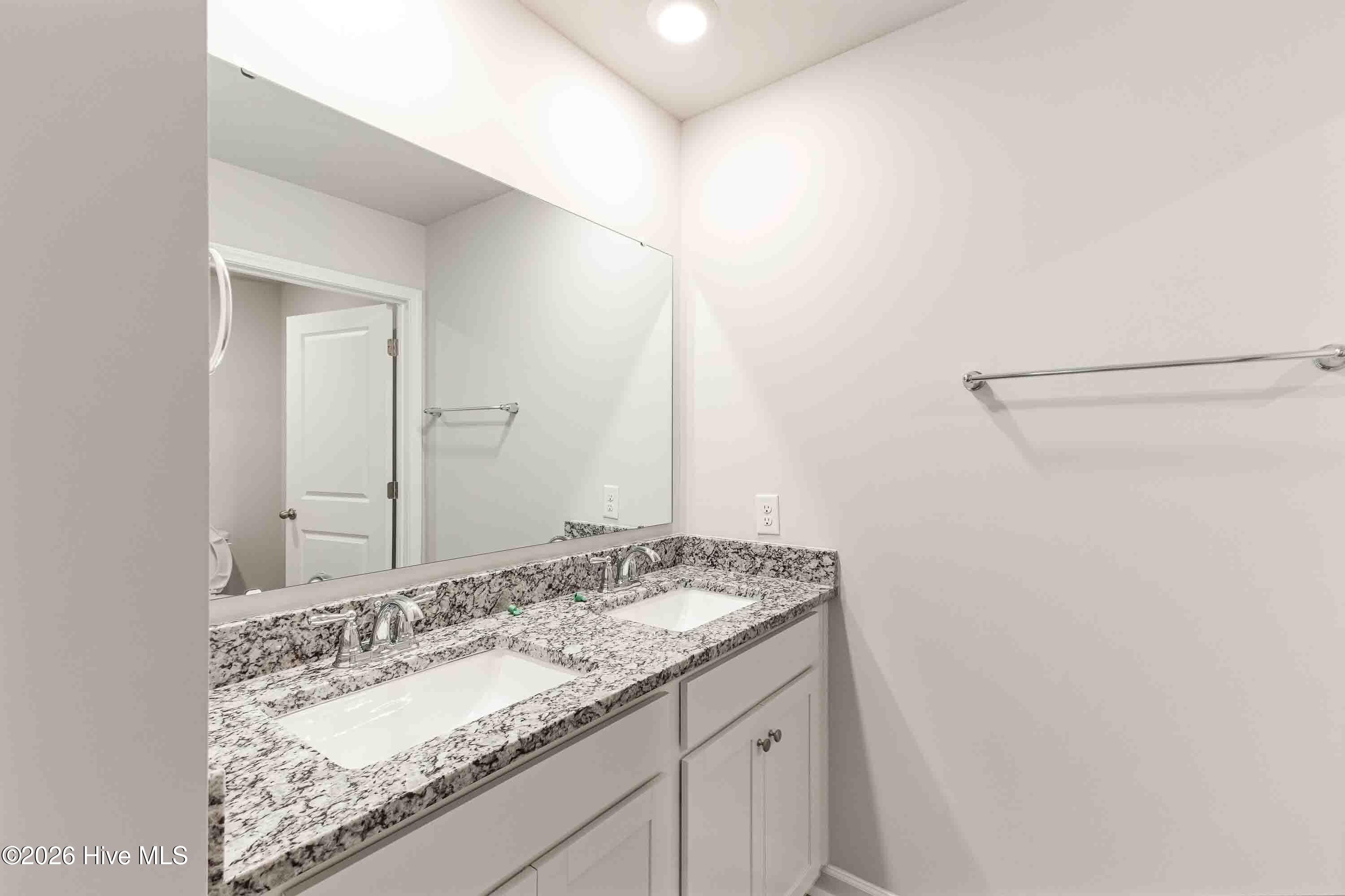 100556870 | Photo 31