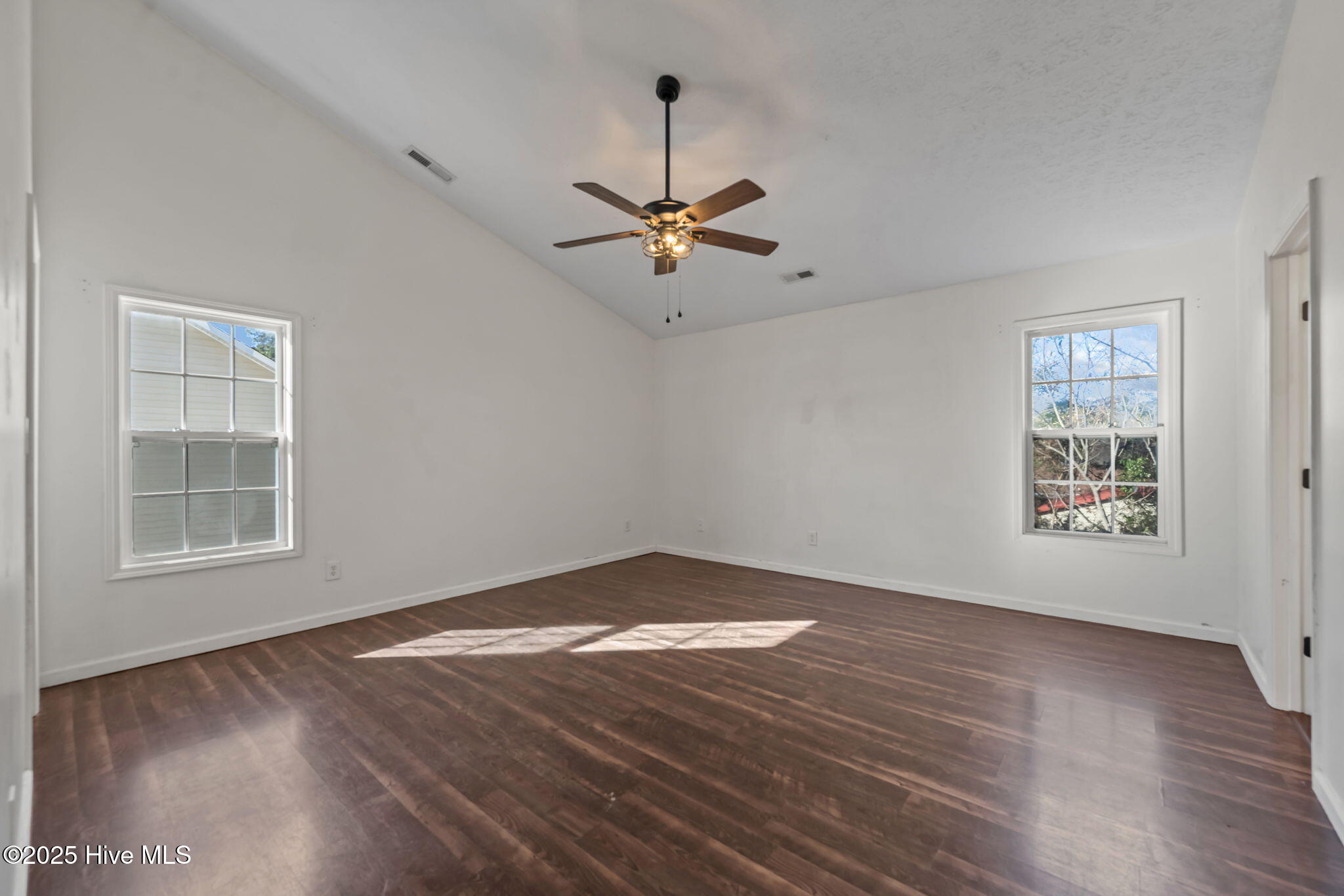 100546746 | Photo 27