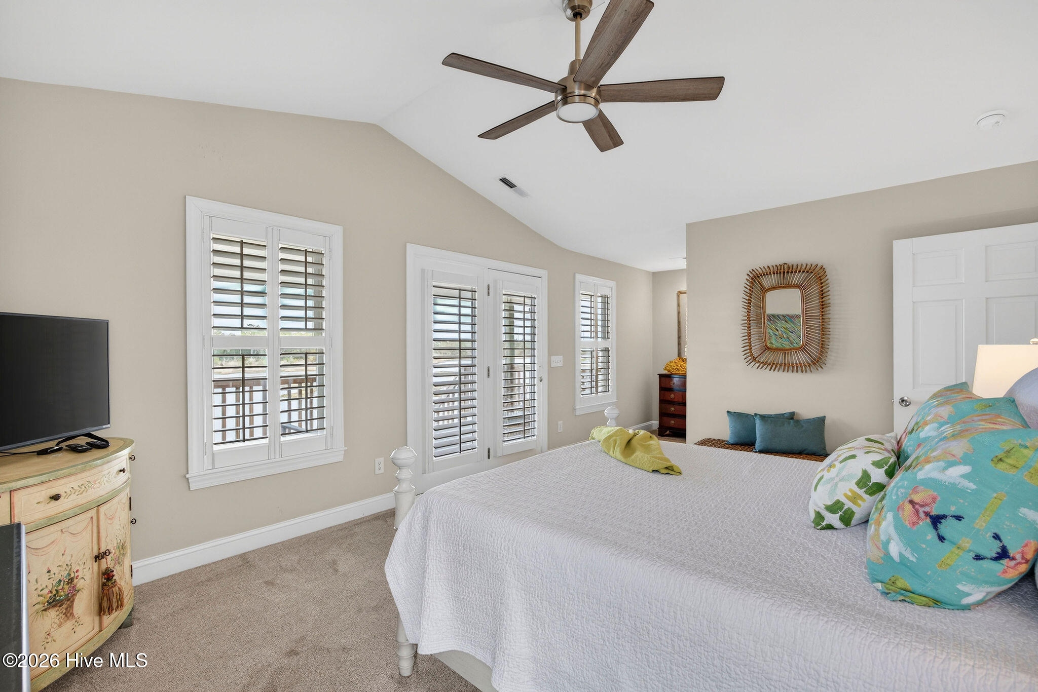 100558611 | Photo 50