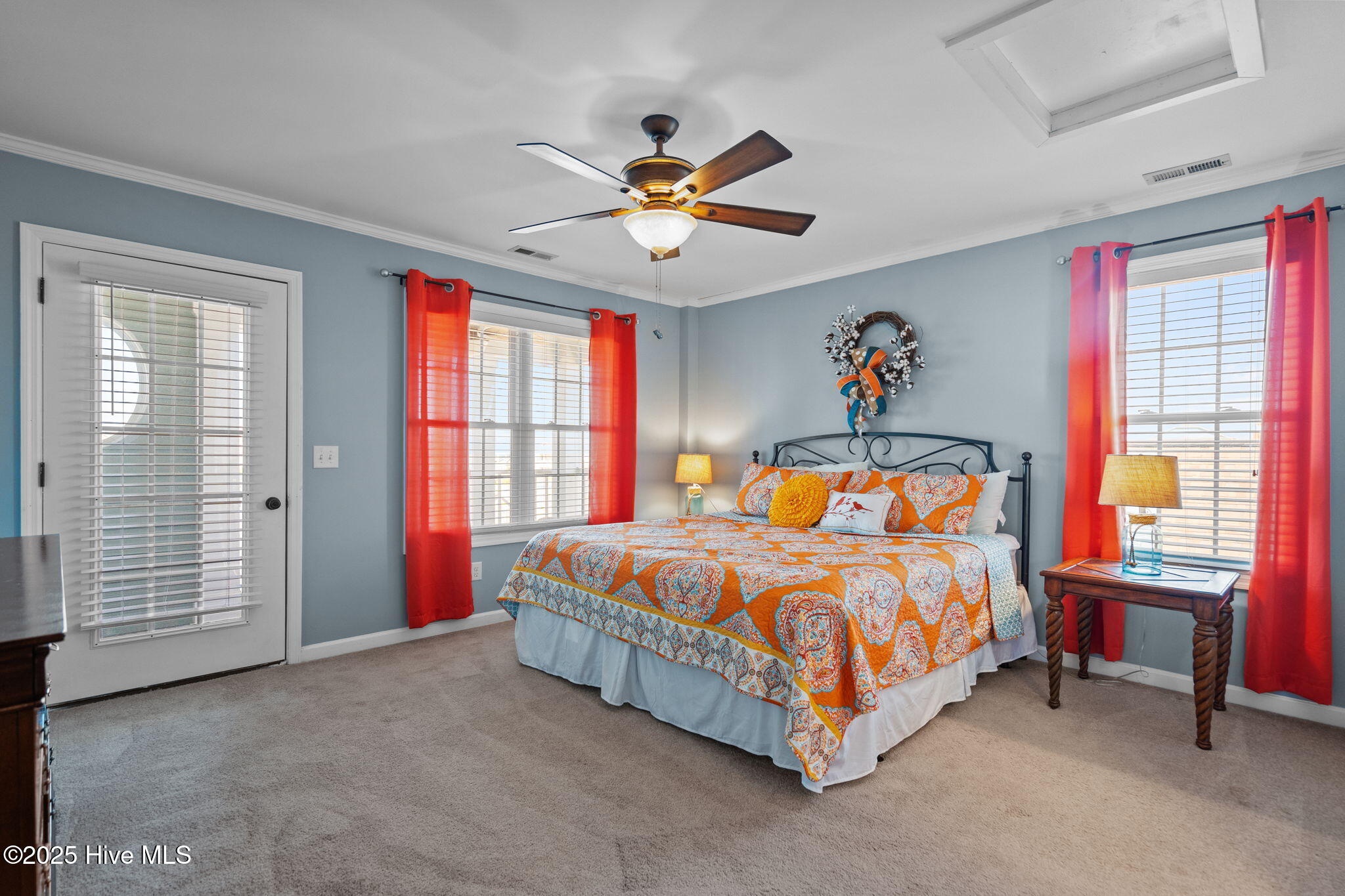 100528642 | Photo 23