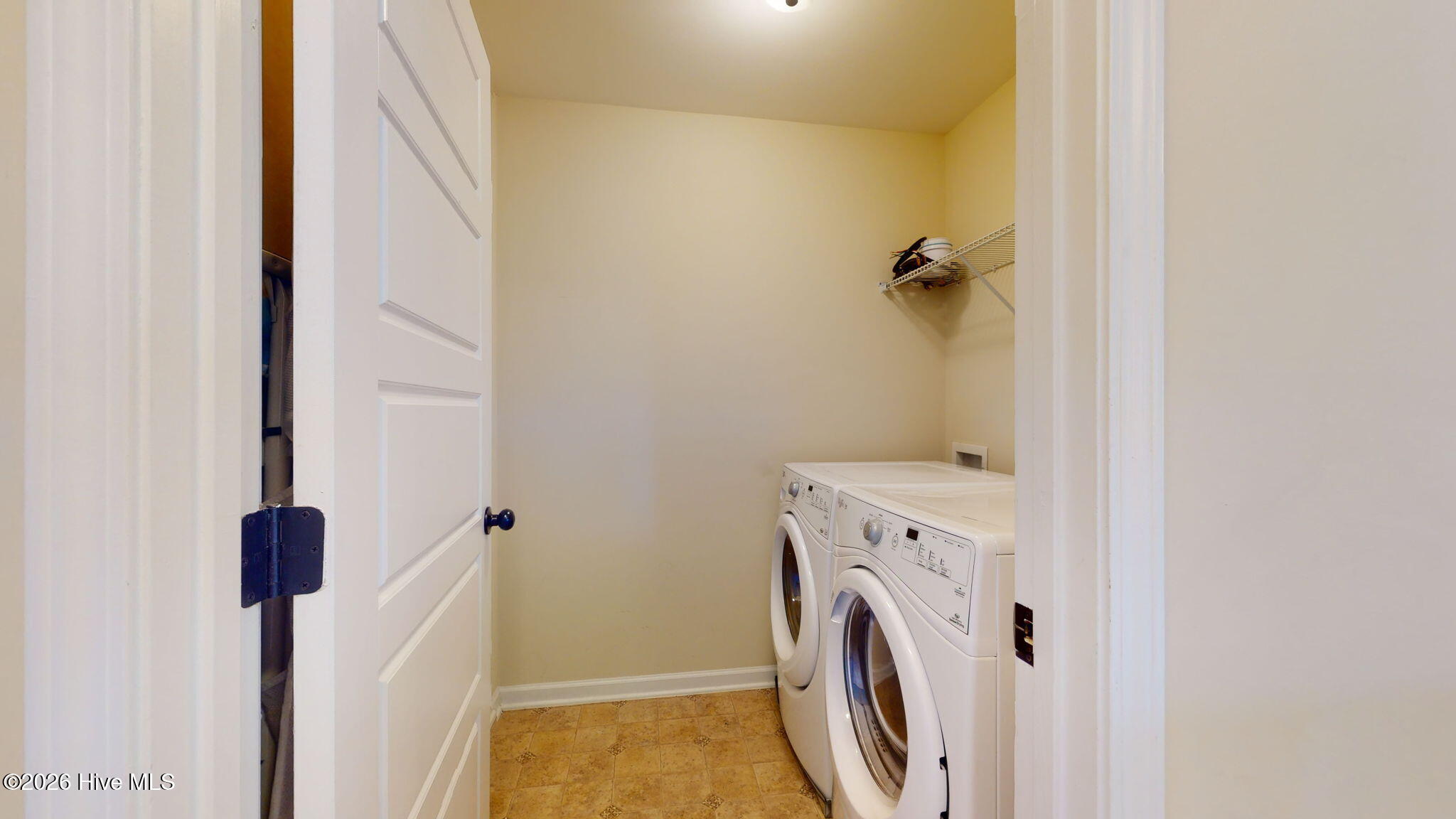 100558979 | Photo 25