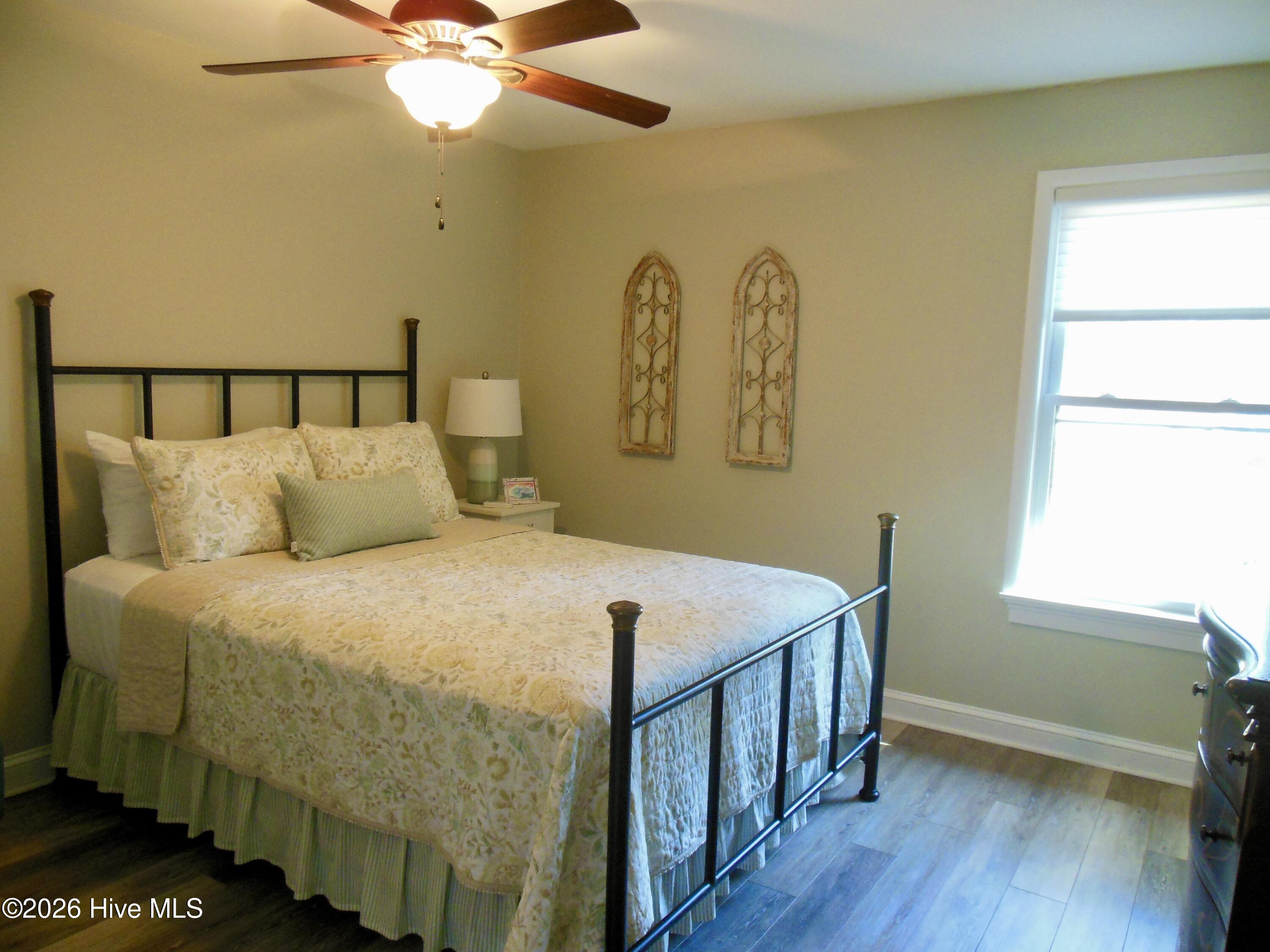 100559878 | Photo 15