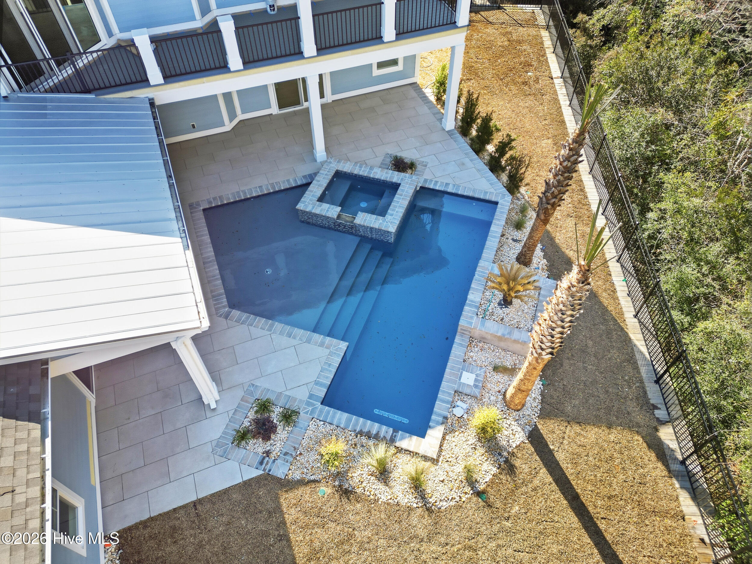 100523956 | Photo 34